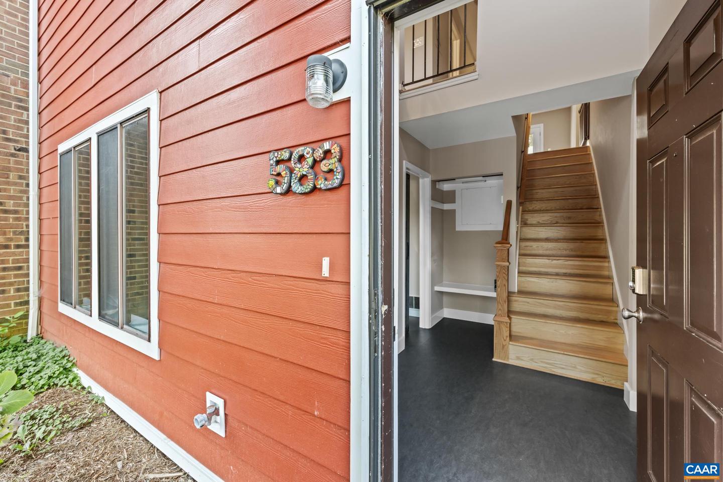 583 SOUTHAMPTON CT, CHARLOTTESVILLE, Virginia 22901, 3 Bedrooms Bedrooms, ,2 BathroomsBathrooms,Residential,For sale,583 SOUTHAMPTON CT,667073 MLS # 667073