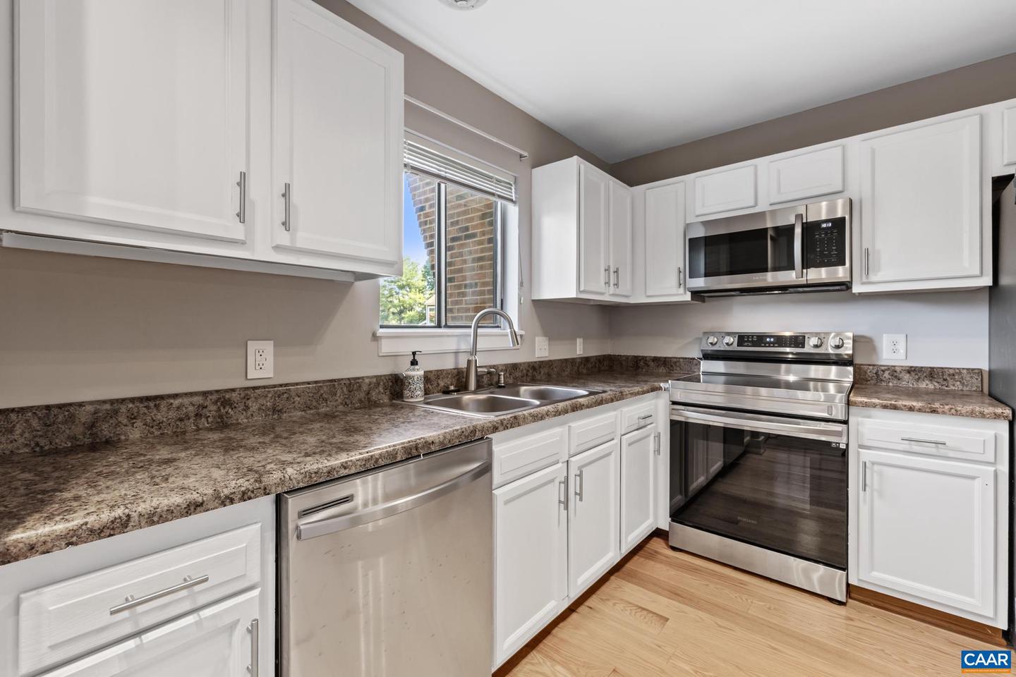 583 SOUTHAMPTON CT, CHARLOTTESVILLE, Virginia 22901, 3 Bedrooms Bedrooms, ,2 BathroomsBathrooms,Residential,For sale,583 SOUTHAMPTON CT,667073 MLS # 667073