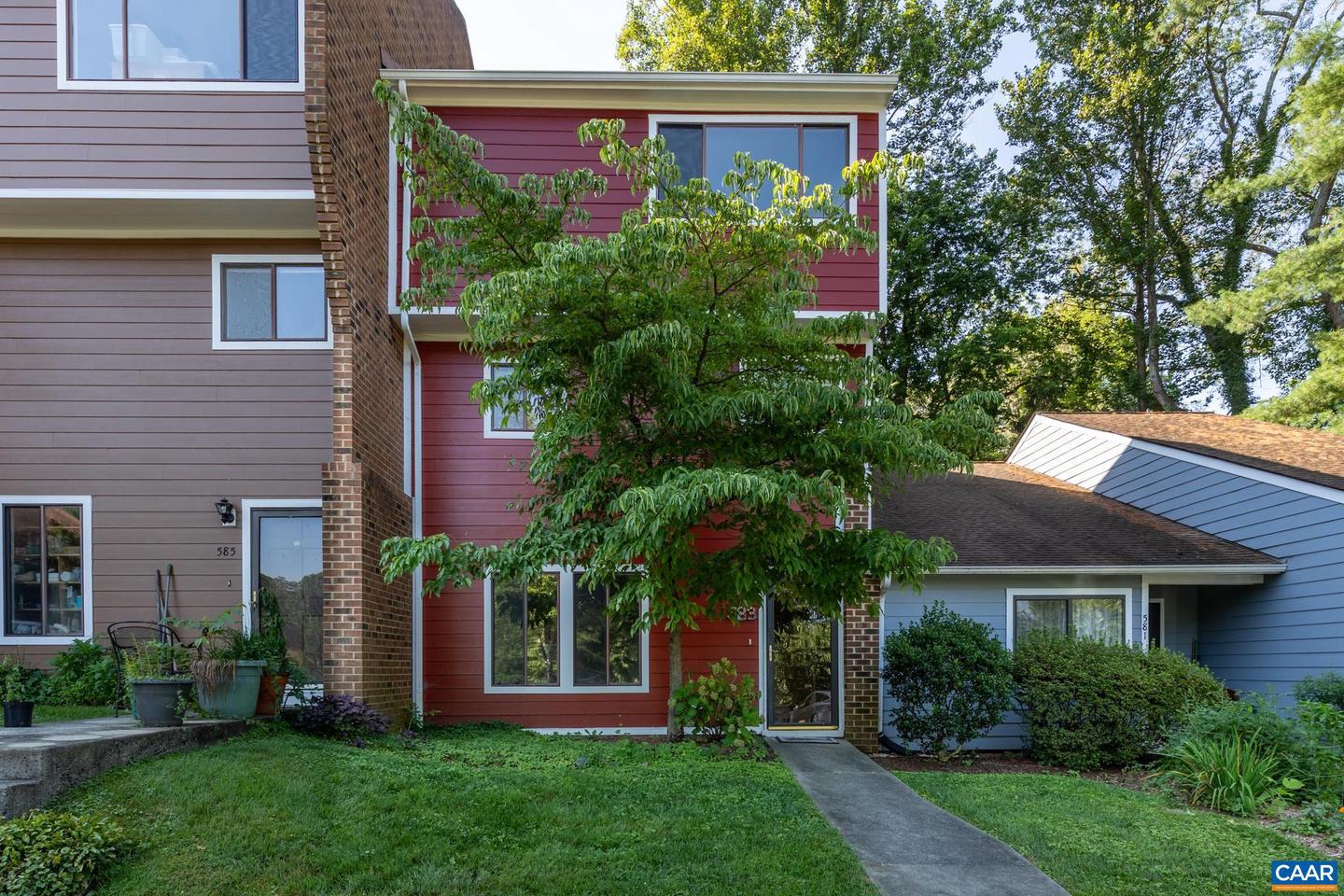 583 SOUTHAMPTON CT, CHARLOTTESVILLE, Virginia 22901, 3 Bedrooms Bedrooms, ,2 BathroomsBathrooms,Residential,For sale,583 SOUTHAMPTON CT,667073 MLS # 667073