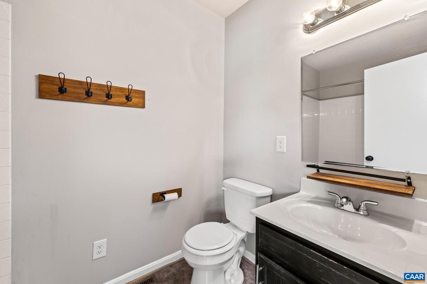 583 SOUTHAMPTON CT, CHARLOTTESVILLE, Virginia 22901, 3 Bedrooms Bedrooms, ,2 BathroomsBathrooms,Residential,For sale,583 SOUTHAMPTON CT,667073 MLS # 667073