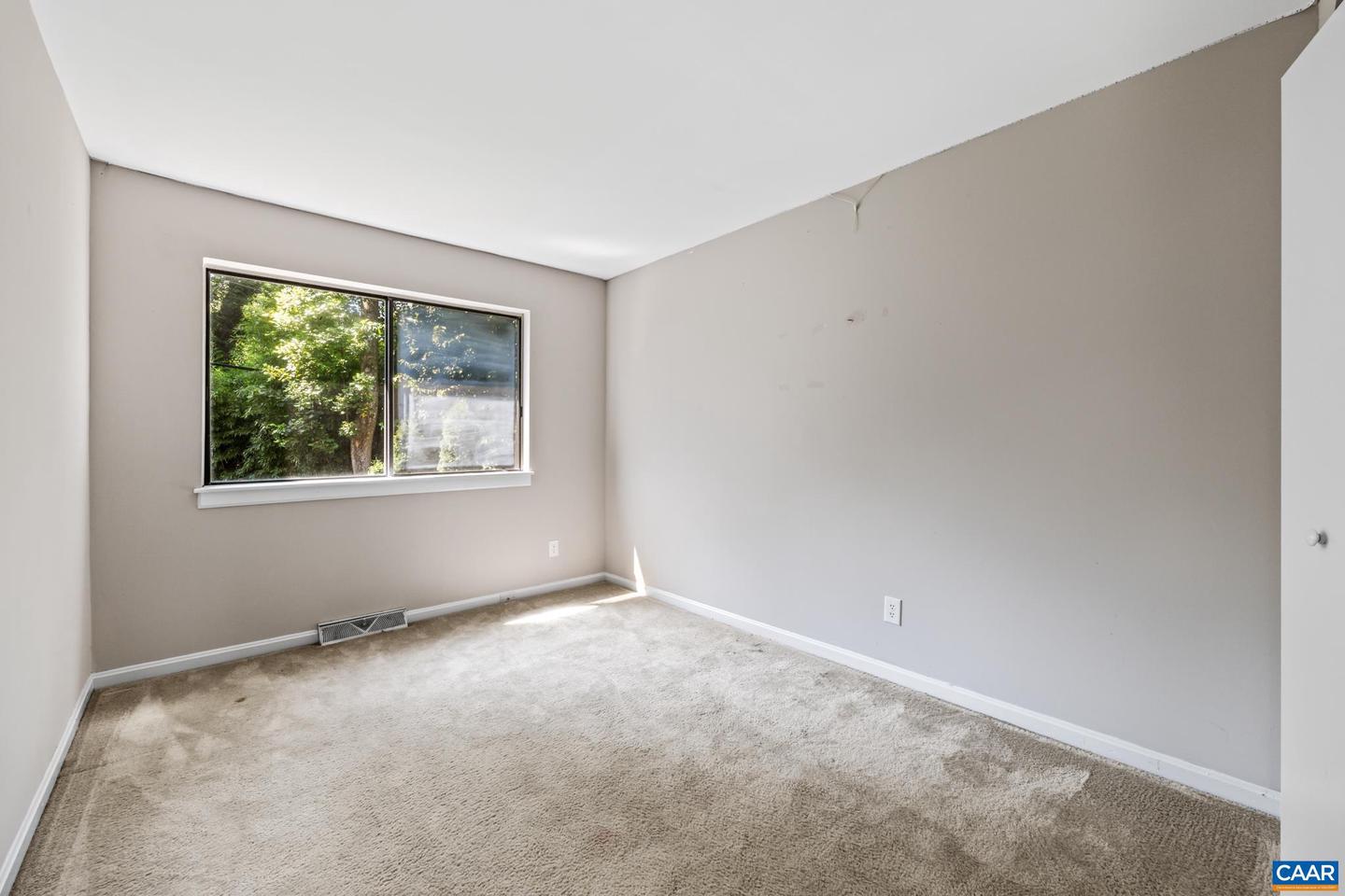 583 SOUTHAMPTON CT, CHARLOTTESVILLE, Virginia 22901, 3 Bedrooms Bedrooms, ,2 BathroomsBathrooms,Residential,For sale,583 SOUTHAMPTON CT,667073 MLS # 667073