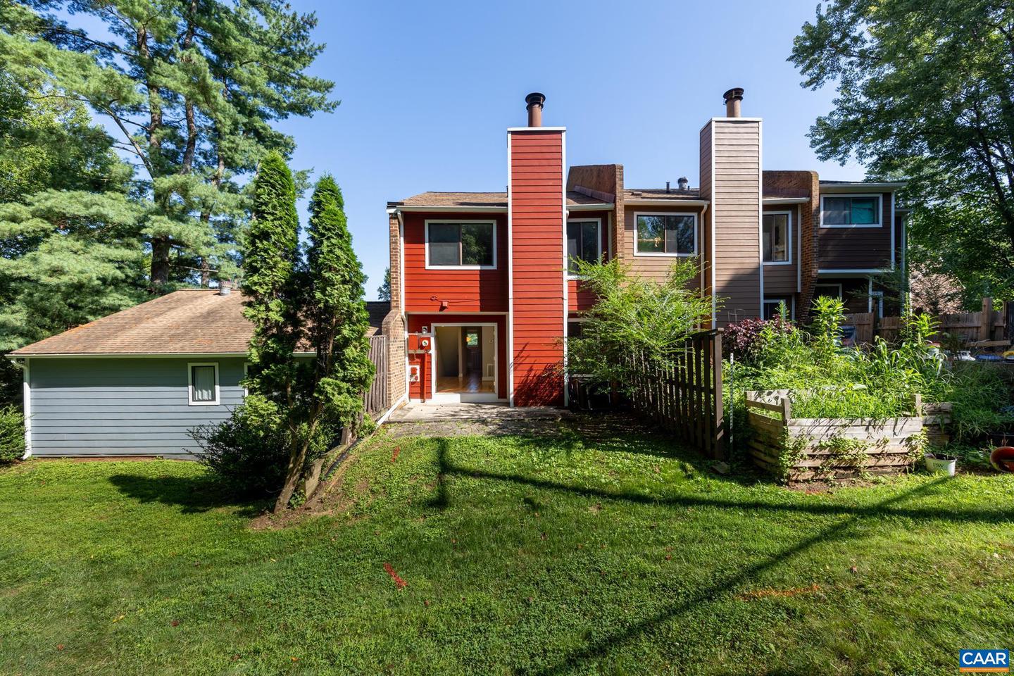 583 SOUTHAMPTON CT, CHARLOTTESVILLE, Virginia 22901, 3 Bedrooms Bedrooms, ,2 BathroomsBathrooms,Residential,For sale,583 SOUTHAMPTON CT,667073 MLS # 667073