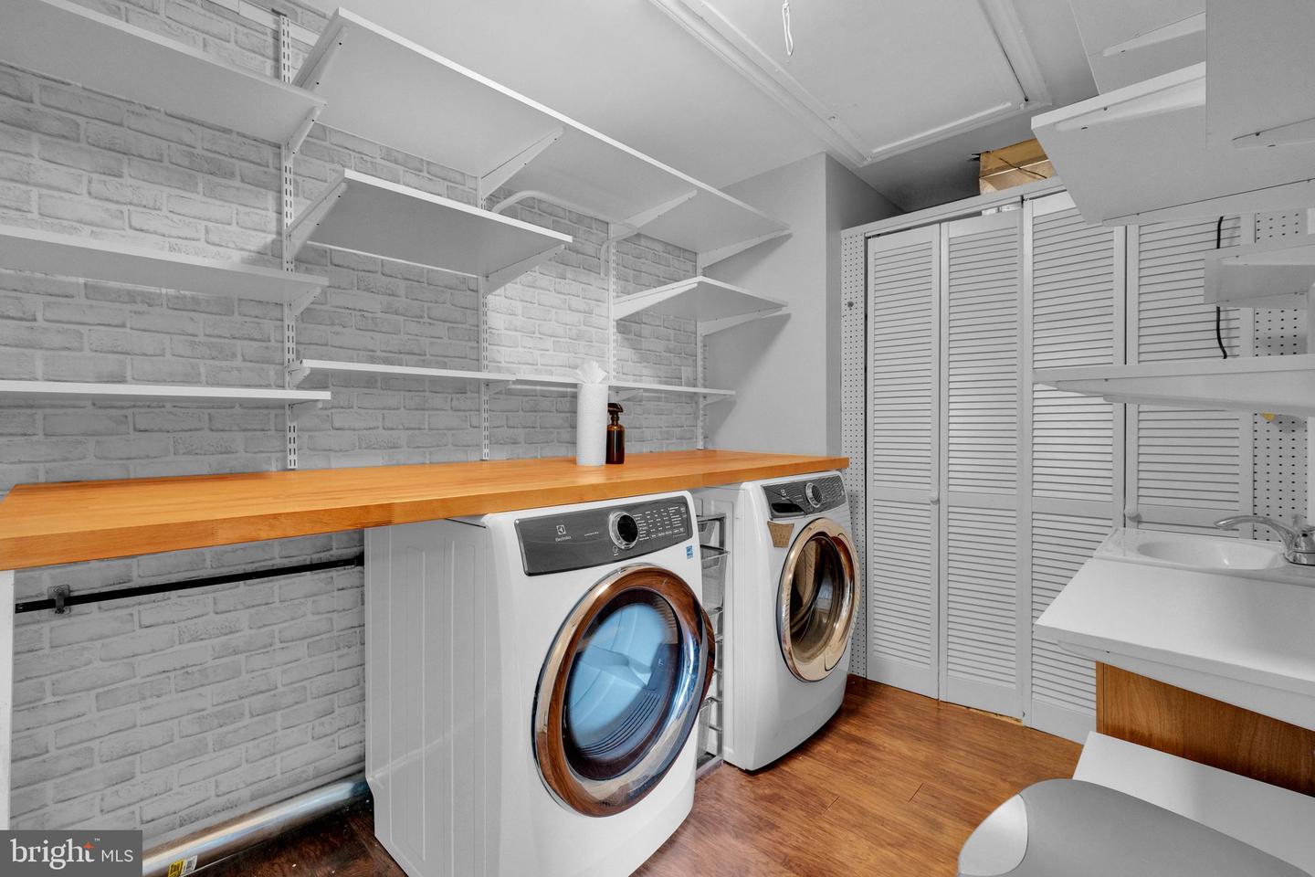 5402 S 12TH ST S, ARLINGTON, Virginia 22204, 5 Bedrooms Bedrooms, ,2 BathroomsBathrooms,Residential,For sale,5402 S 12TH ST S,VAFX2264108 MLS # VAFX2264108 5402 S 12TH ST S, ARLINGTON, Virginia 22204, 5 Bedrooms Bedrooms, ,2 BathroomsBathrooms,Residential,For sale,5402 S 12TH ST S,VAFX2264108 MLS # VAFX2264108