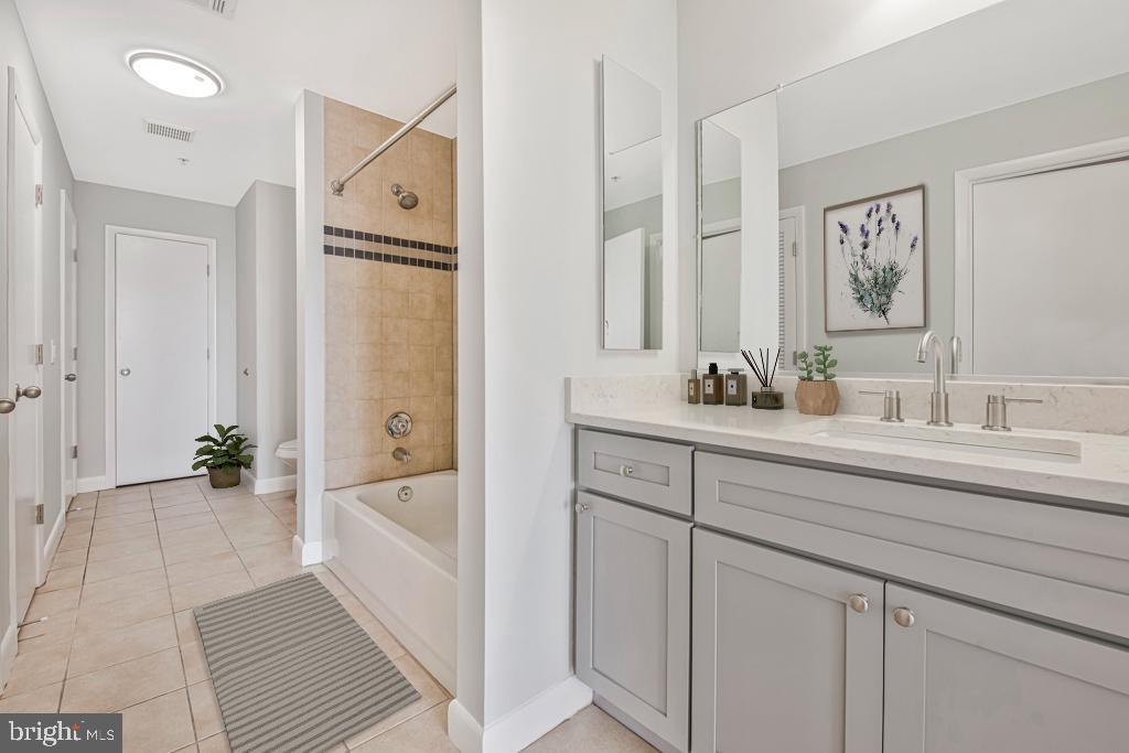 400 MASSACHUSETTS AVE NW #1322, WASHINGTON, District Of Columbia 20001, 1 Bedroom Bedrooms, ,1 BathroomBathrooms,Residential,For sale,400 MASSACHUSETTS AVE NW #1322,DCDC2221884 MLS # DCDC2221884