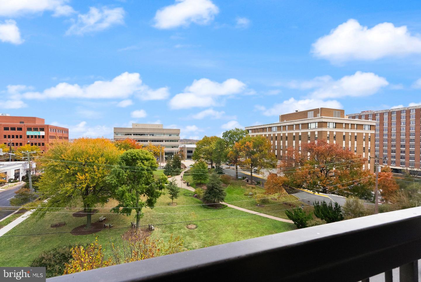 400 MADISON ST #409, ALEXANDRIA, Virginia 22314, 2 Bedrooms Bedrooms, ,2 BathroomsBathrooms,Residential,For sale,400 MADISON ST #409,VAAX2050298 MLS # VAAX2050298