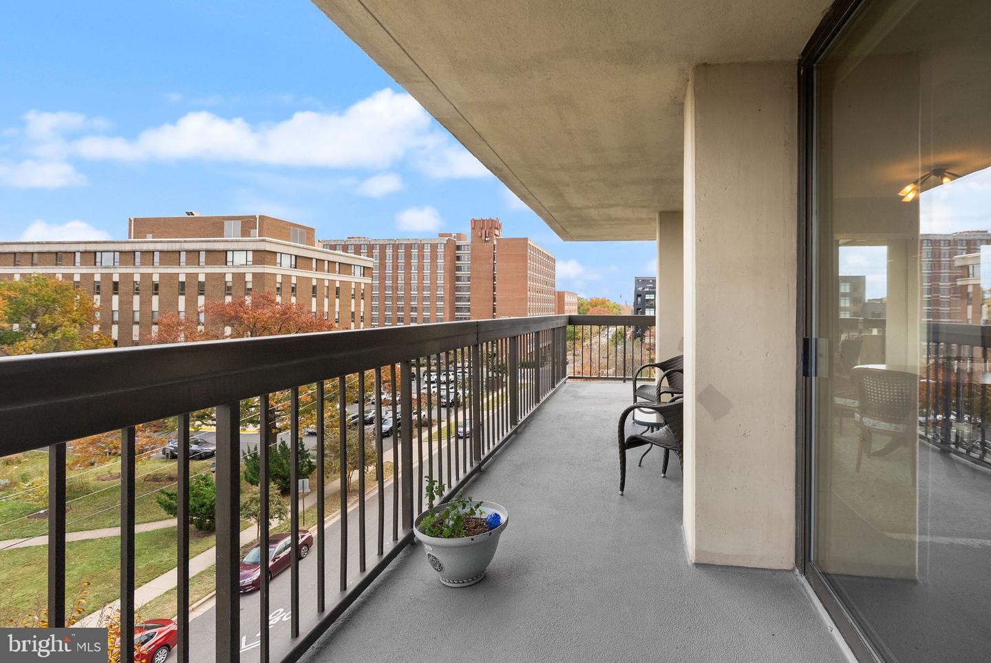 400 MADISON ST #409, ALEXANDRIA, Virginia 22314, 2 Bedrooms Bedrooms, ,2 BathroomsBathrooms,Residential,For sale,400 MADISON ST #409,VAAX2050298 MLS # VAAX2050298
