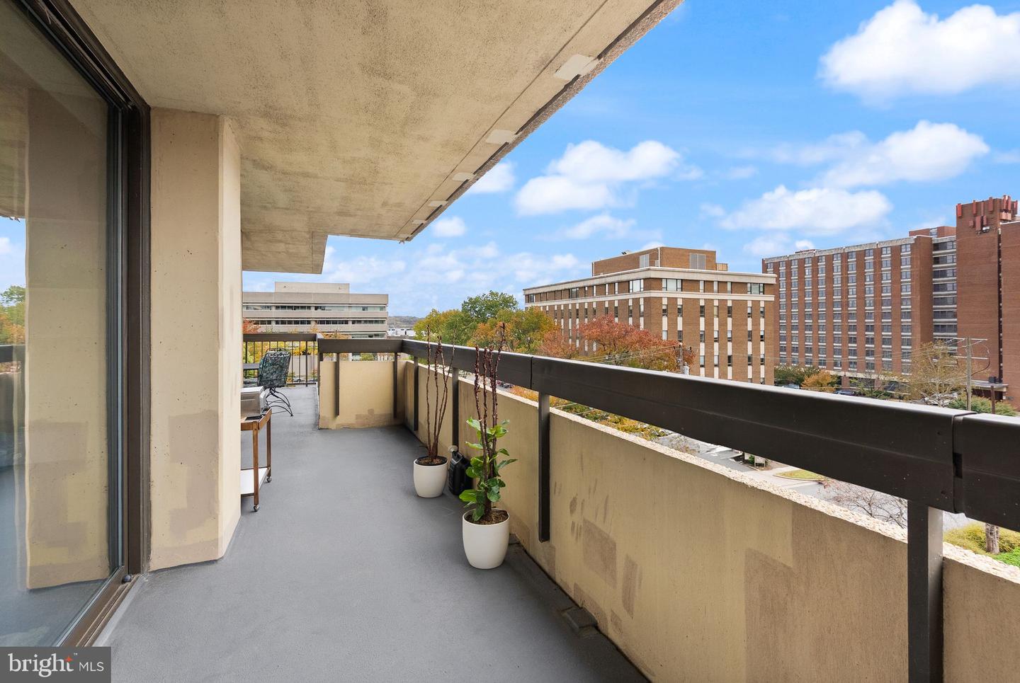 400 MADISON ST #409, ALEXANDRIA, Virginia 22314, 2 Bedrooms Bedrooms, ,2 BathroomsBathrooms,Residential,For sale,400 MADISON ST #409,VAAX2050298 MLS # VAAX2050298