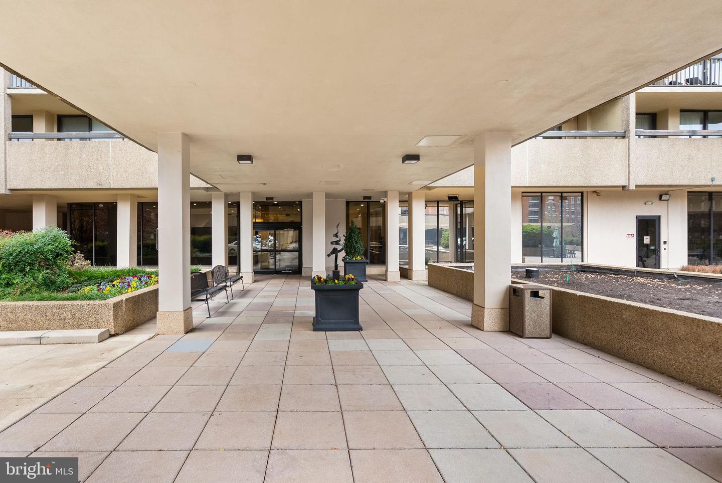 400 MADISON ST #409, ALEXANDRIA, Virginia 22314, 2 Bedrooms Bedrooms, ,2 BathroomsBathrooms,Residential,For sale,400 MADISON ST #409,VAAX2050298 MLS # VAAX2050298