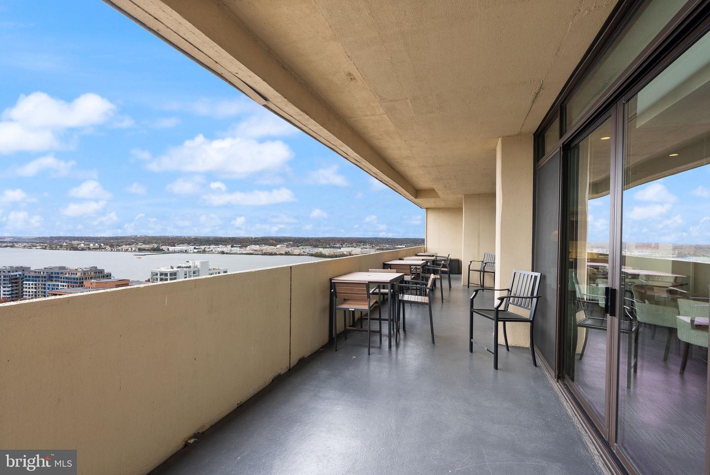 400 MADISON ST #409, ALEXANDRIA, Virginia 22314, 2 Bedrooms Bedrooms, ,2 BathroomsBathrooms,Residential,For sale,400 MADISON ST #409,VAAX2050298 MLS # VAAX2050298