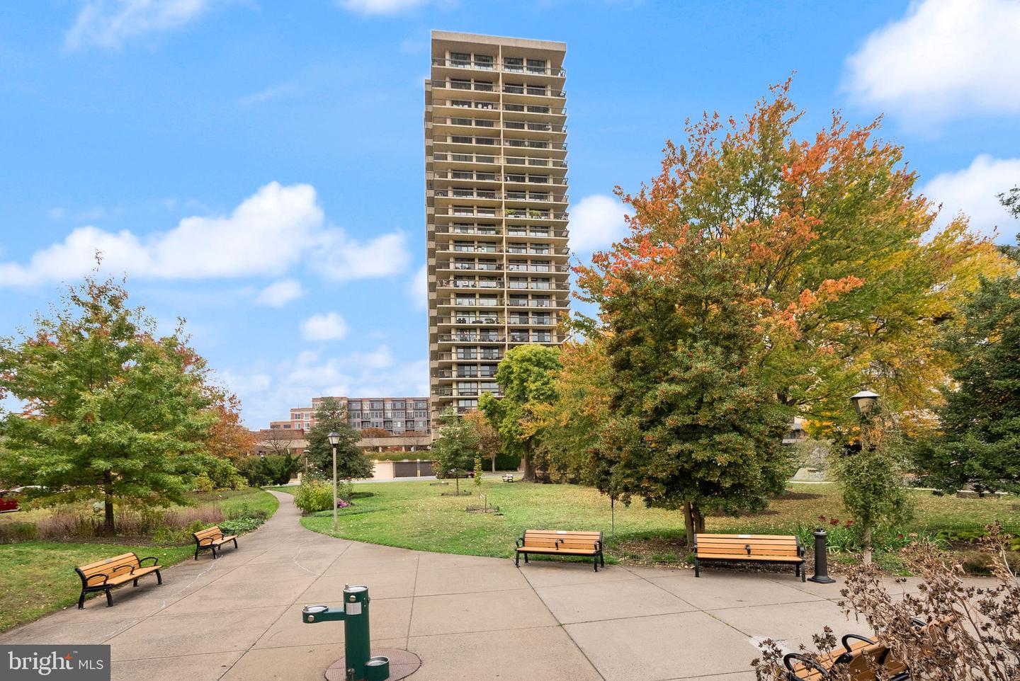 400 MADISON ST #409, ALEXANDRIA, Virginia 22314, 2 Bedrooms Bedrooms, ,2 BathroomsBathrooms,Residential,For sale,400 MADISON ST #409,VAAX2050298 MLS # VAAX2050298