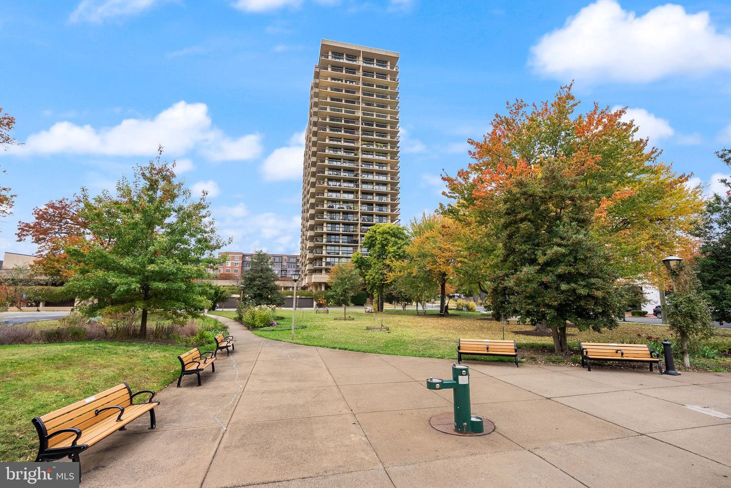 400 MADISON ST #409, ALEXANDRIA, Virginia 22314, 2 Bedrooms Bedrooms, ,2 BathroomsBathrooms,Residential,For sale,400 MADISON ST #409,VAAX2050298 MLS # VAAX2050298