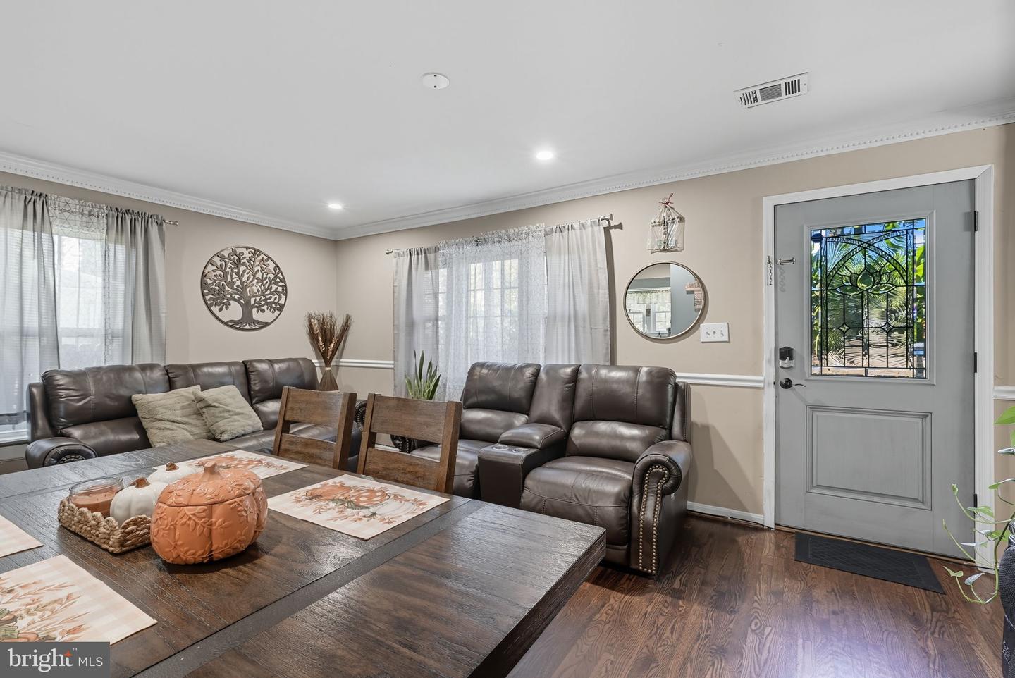 8401 YORKSHIRE LN, MANASSAS, Virginia 20111, 4 Bedrooms Bedrooms, ,1 BathroomBathrooms,Residential,For sale,8401 YORKSHIRE LN,VAPW2105276 MLS # VAPW2105276