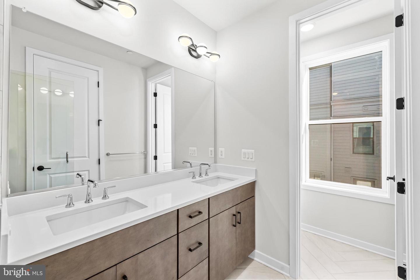 2605 FALL LINE ST, ALEXANDRIA, Virginia 22301, 4 Bedrooms Bedrooms, ,4 BathroomsBathrooms,Residential,For sale,2605 FALL LINE ST,VAAX2051282 MLS # VAAX2051282