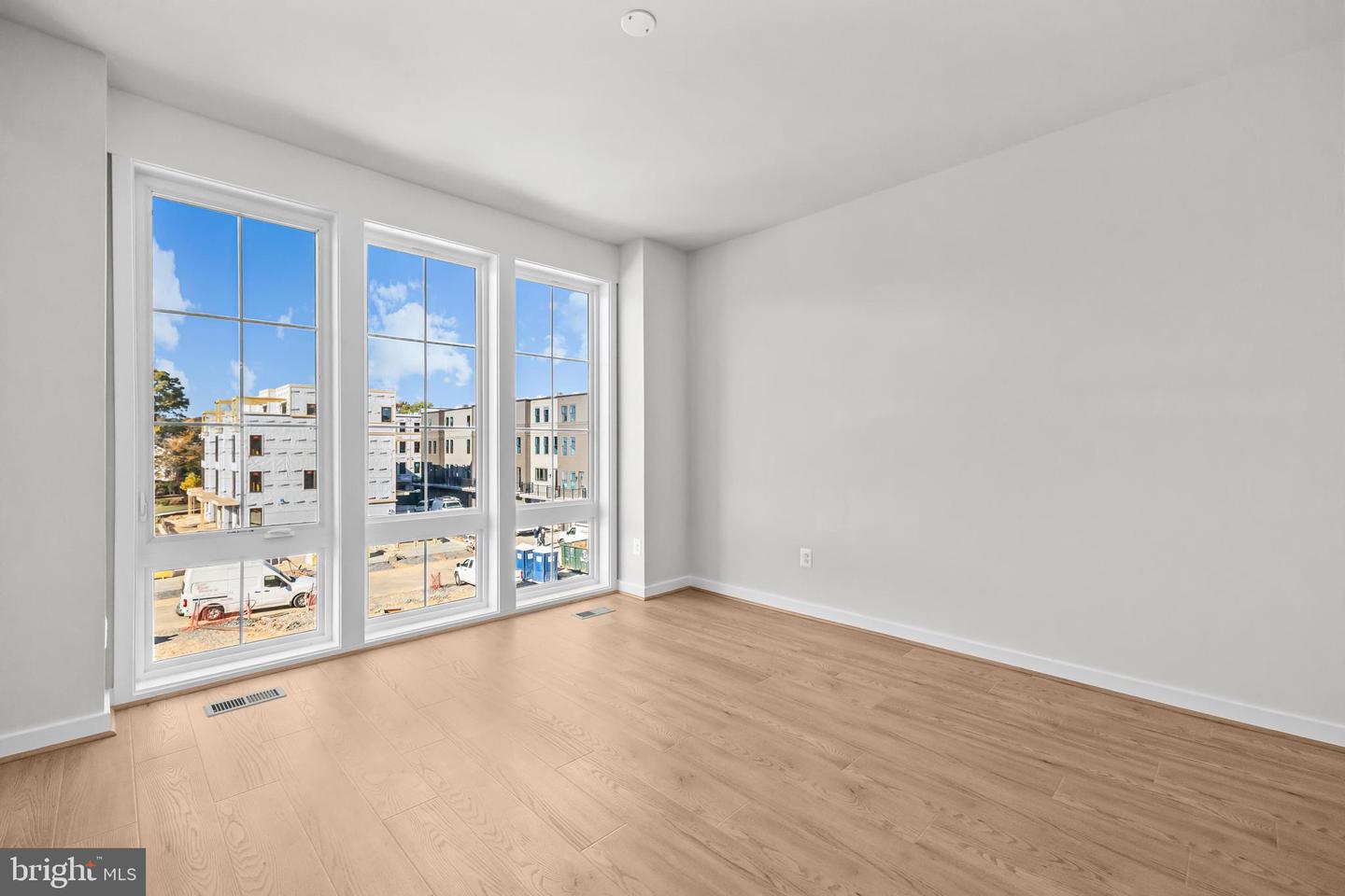 2605 FALL LINE ST, ALEXANDRIA, Virginia 22301, 4 Bedrooms Bedrooms, ,4 BathroomsBathrooms,Residential,For sale,2605 FALL LINE ST,VAAX2051282 MLS # VAAX2051282