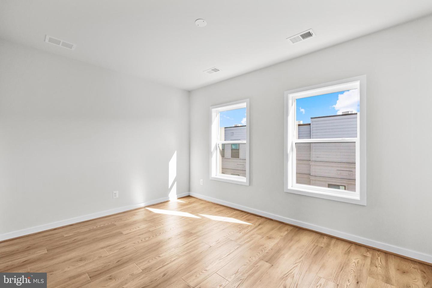 2605 FALL LINE ST, ALEXANDRIA, Virginia 22301, 4 Bedrooms Bedrooms, ,4 BathroomsBathrooms,Residential,For sale,2605 FALL LINE ST,VAAX2051282 MLS # VAAX2051282