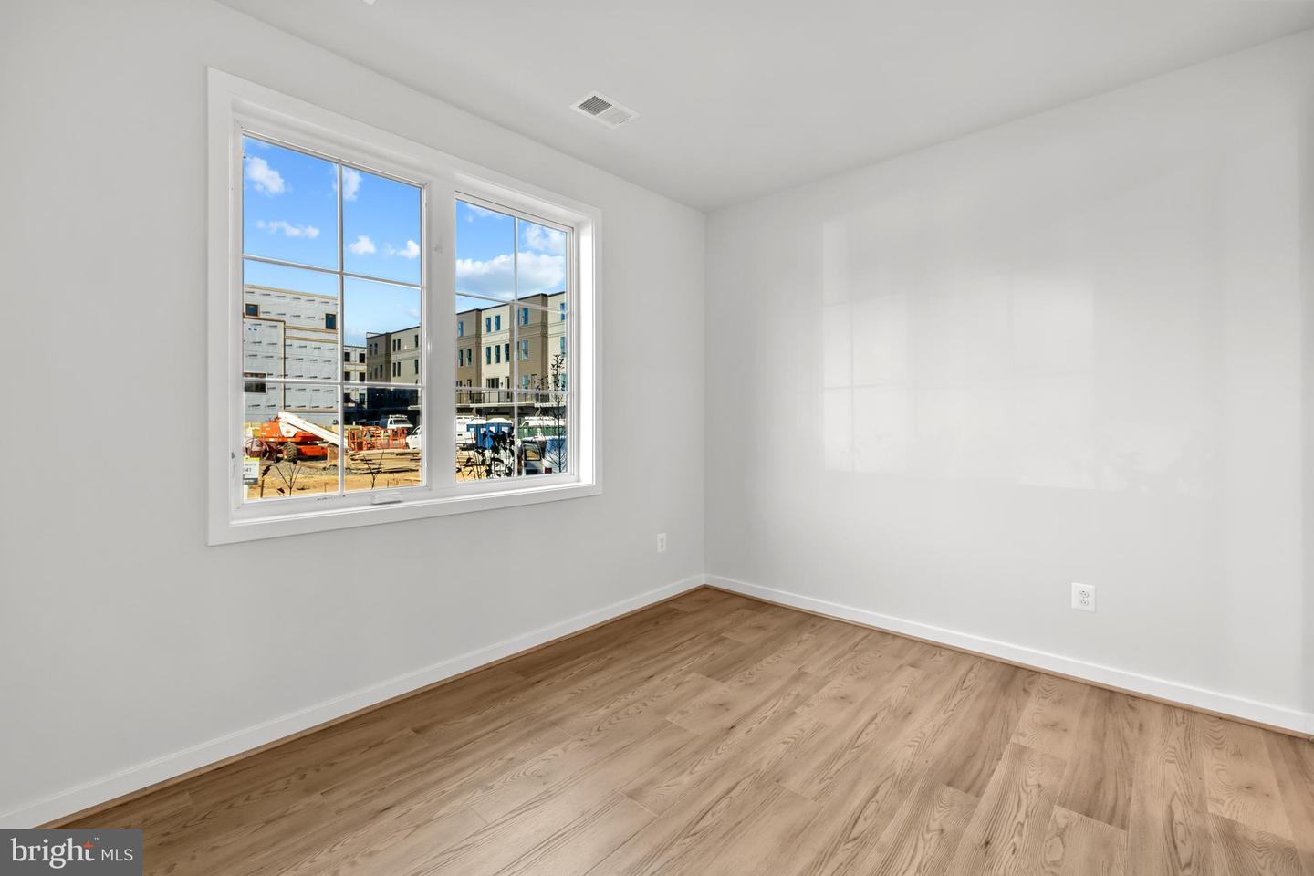 2605 FALL LINE ST, ALEXANDRIA, Virginia 22301, 4 Bedrooms Bedrooms, ,4 BathroomsBathrooms,Residential,For sale,2605 FALL LINE ST,VAAX2051282 MLS # VAAX2051282