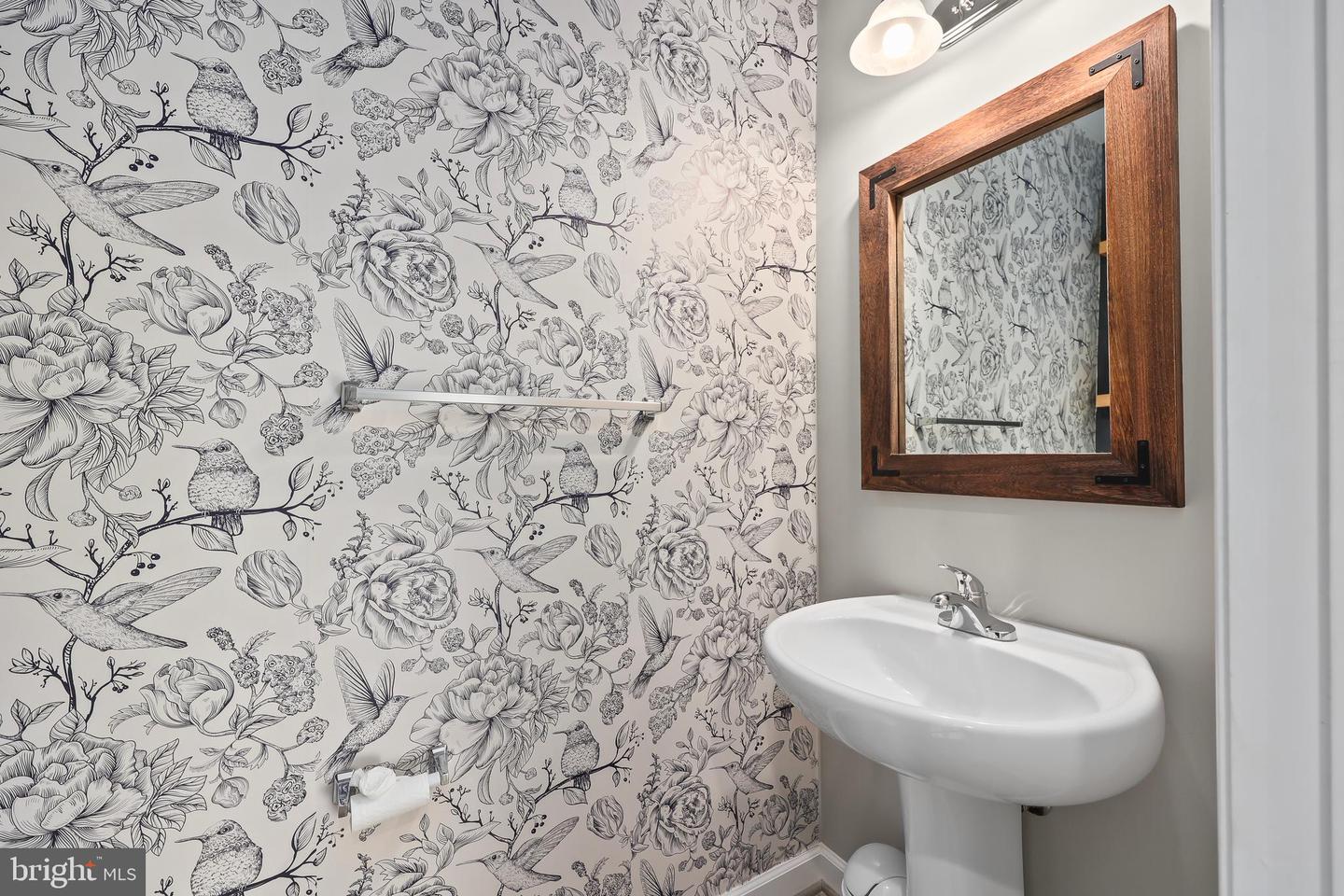 18140 RIDGEWOOD PL, ROUND HILL, Virginia 20141, 5 Bedrooms Bedrooms, 9 Rooms Rooms,4 BathroomsBathrooms,Residential,For sale,18140 RIDGEWOOD PL,VALO2110102 MLS # VALO2110102