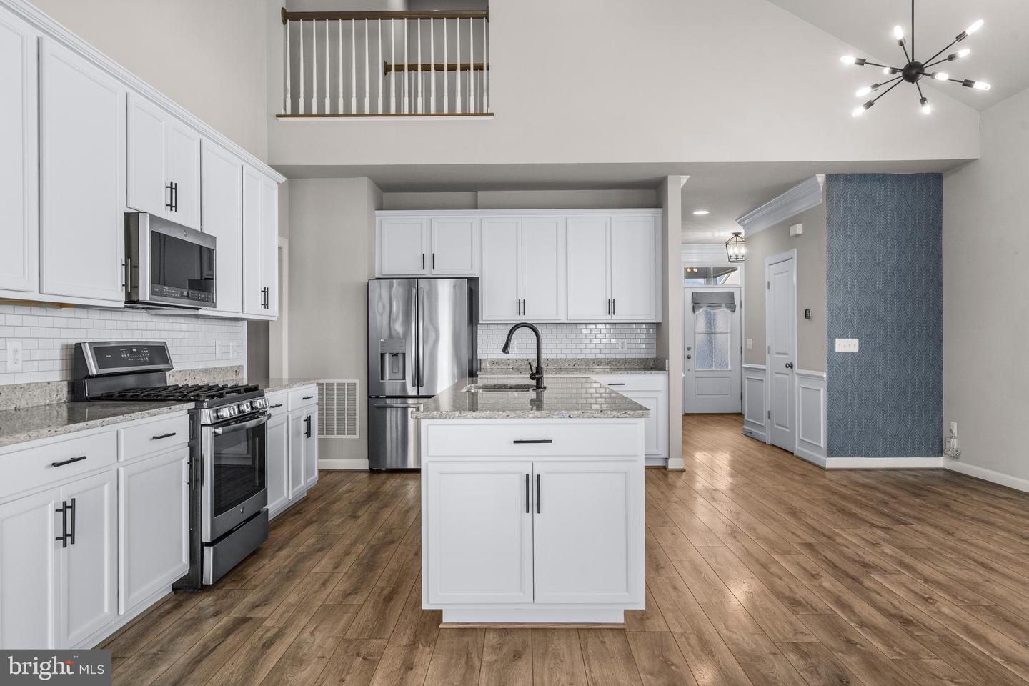 18140 RIDGEWOOD PL, ROUND HILL, Virginia 20141, 5 Bedrooms Bedrooms, 9 Rooms Rooms,4 BathroomsBathrooms,Residential,For sale,18140 RIDGEWOOD PL,VALO2110102 MLS # VALO2110102