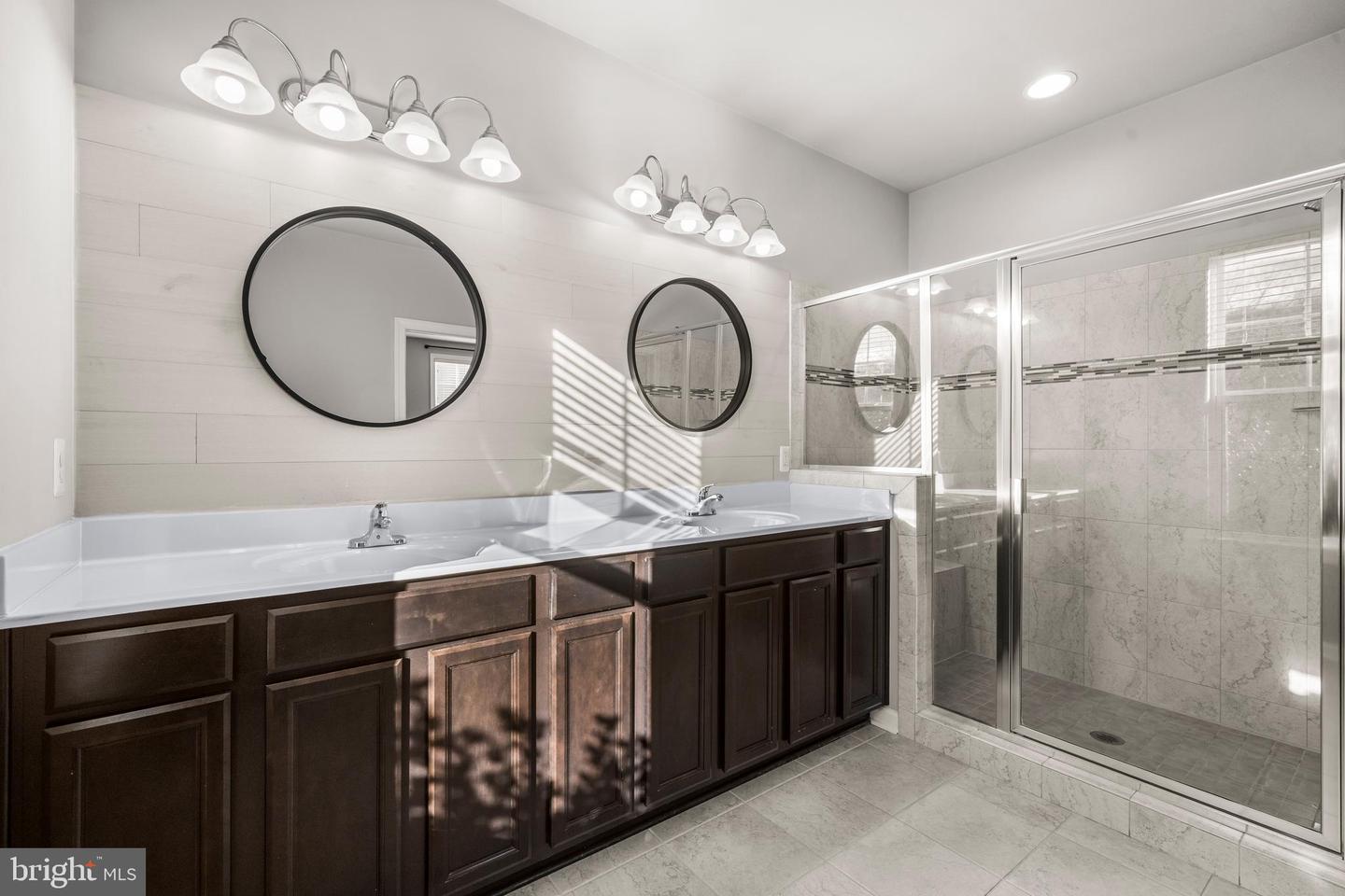 18140 RIDGEWOOD PL, ROUND HILL, Virginia 20141, 5 Bedrooms Bedrooms, 9 Rooms Rooms,4 BathroomsBathrooms,Residential,For sale,18140 RIDGEWOOD PL,VALO2110102 MLS # VALO2110102