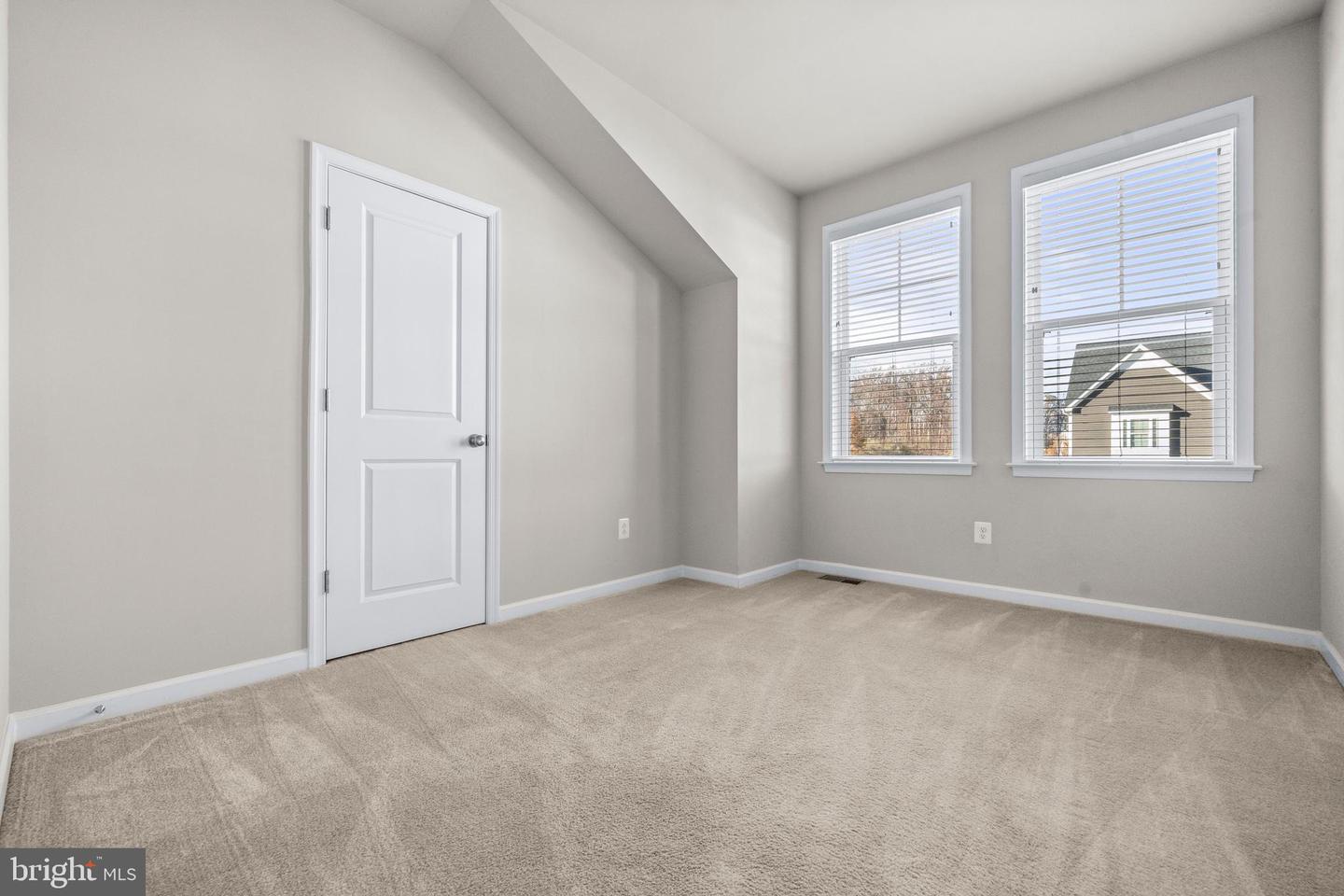 18140 RIDGEWOOD PL, ROUND HILL, Virginia 20141, 5 Bedrooms Bedrooms, 9 Rooms Rooms,4 BathroomsBathrooms,Residential,For sale,18140 RIDGEWOOD PL,VALO2110102 MLS # VALO2110102