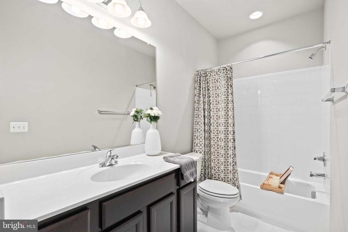 18140 RIDGEWOOD PL, ROUND HILL, Virginia 20141, 5 Bedrooms Bedrooms, 9 Rooms Rooms,4 BathroomsBathrooms,Residential,For sale,18140 RIDGEWOOD PL,VALO2110102 MLS # VALO2110102