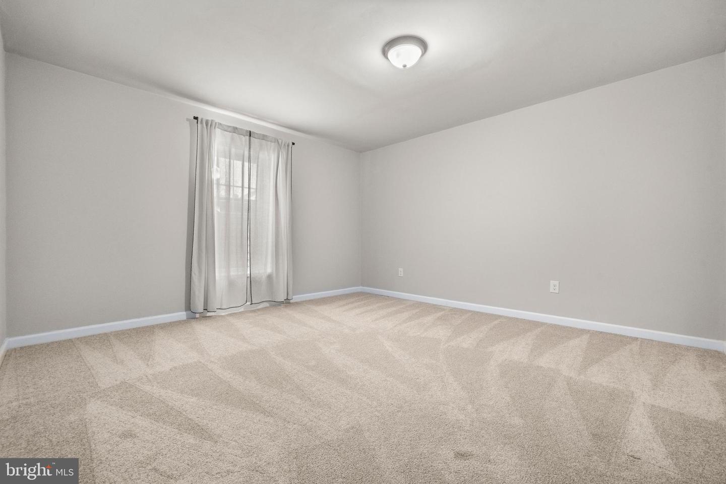 18140 RIDGEWOOD PL, ROUND HILL, Virginia 20141, 5 Bedrooms Bedrooms, 9 Rooms Rooms,4 BathroomsBathrooms,Residential,For sale,18140 RIDGEWOOD PL,VALO2110102 MLS # VALO2110102