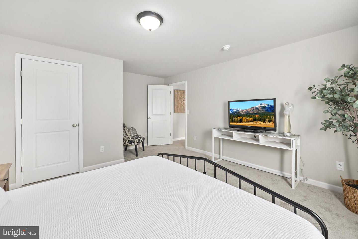 18140 RIDGEWOOD PL, ROUND HILL, Virginia 20141, 5 Bedrooms Bedrooms, 9 Rooms Rooms,4 BathroomsBathrooms,Residential,For sale,18140 RIDGEWOOD PL,VALO2110102 MLS # VALO2110102