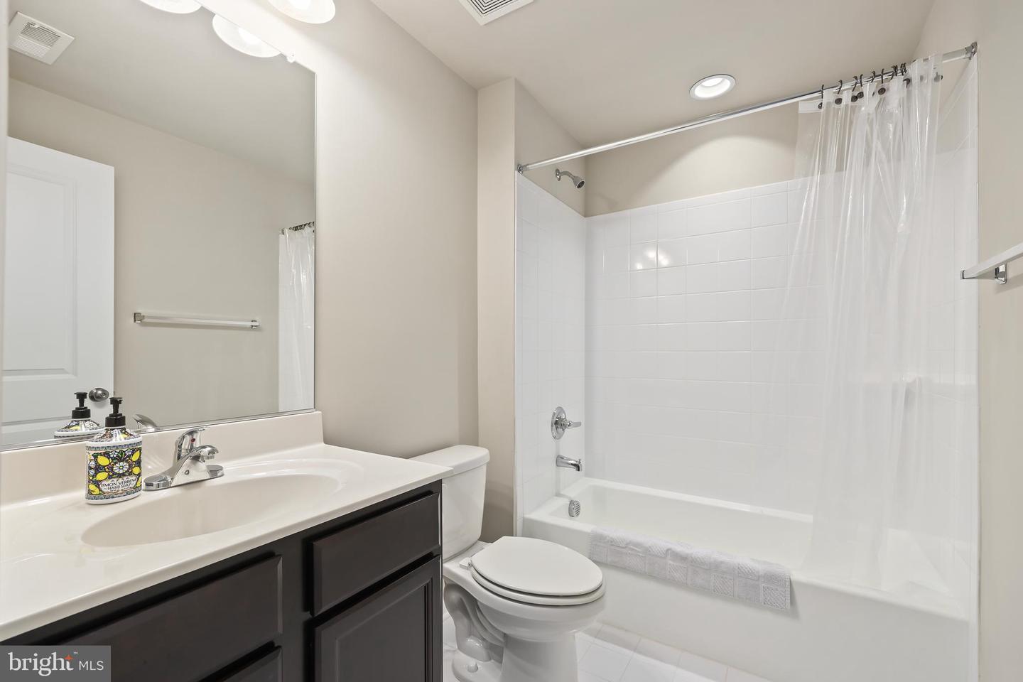 18140 RIDGEWOOD PL, ROUND HILL, Virginia 20141, 5 Bedrooms Bedrooms, 9 Rooms Rooms,4 BathroomsBathrooms,Residential,For sale,18140 RIDGEWOOD PL,VALO2110102 MLS # VALO2110102