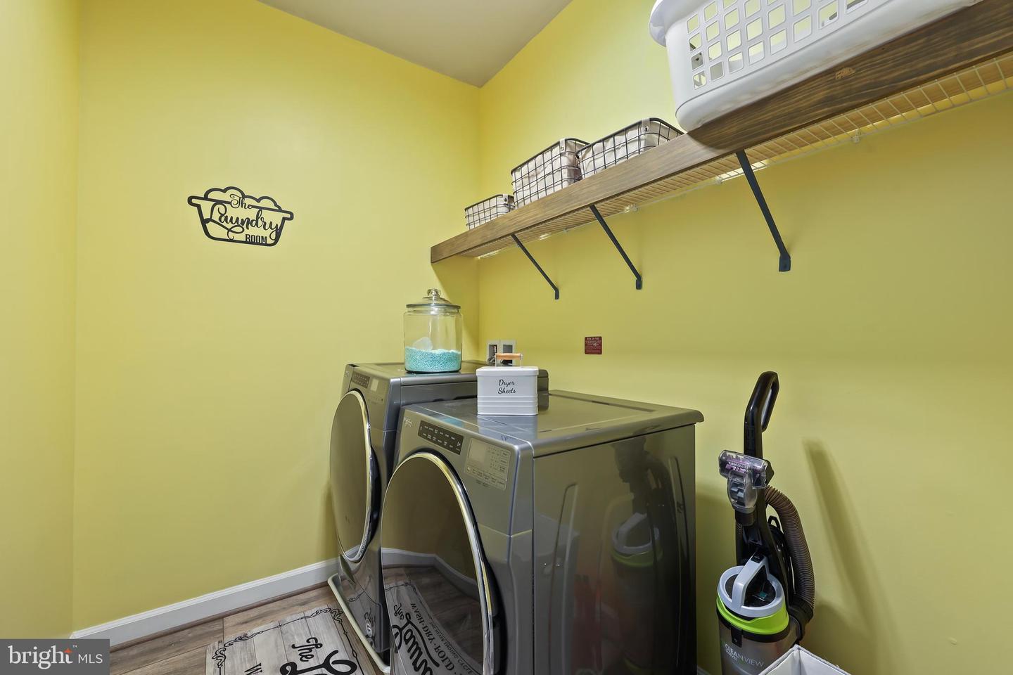 18140 RIDGEWOOD PL, ROUND HILL, Virginia 20141, 5 Bedrooms Bedrooms, 9 Rooms Rooms,4 BathroomsBathrooms,Residential,For sale,18140 RIDGEWOOD PL,VALO2110102 MLS # VALO2110102