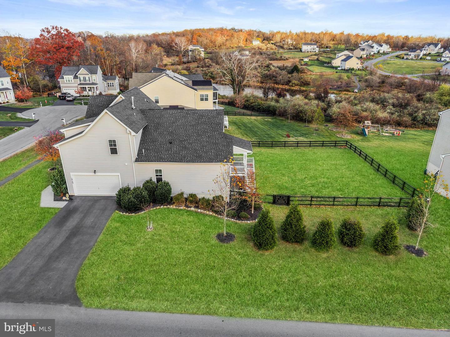 18140 RIDGEWOOD PL, ROUND HILL, Virginia 20141, 5 Bedrooms Bedrooms, 9 Rooms Rooms,4 BathroomsBathrooms,Residential,For sale,18140 RIDGEWOOD PL,VALO2110102 MLS # VALO2110102