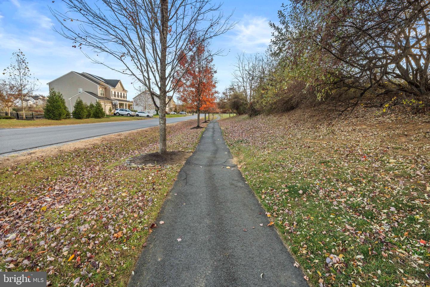 18140 RIDGEWOOD PL, ROUND HILL, Virginia 20141, 5 Bedrooms Bedrooms, 9 Rooms Rooms,4 BathroomsBathrooms,Residential,For sale,18140 RIDGEWOOD PL,VALO2110102 MLS # VALO2110102