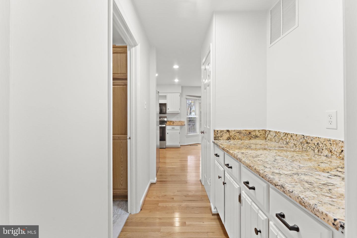 12574 QUINCY ADAMS CT, HERNDON, Virginia 20171, 4 Bedrooms Bedrooms, ,3 BathroomsBathrooms,Residential,For sale,12574 QUINCY ADAMS CT,VAFX2277436 MLS # VAFX2277436