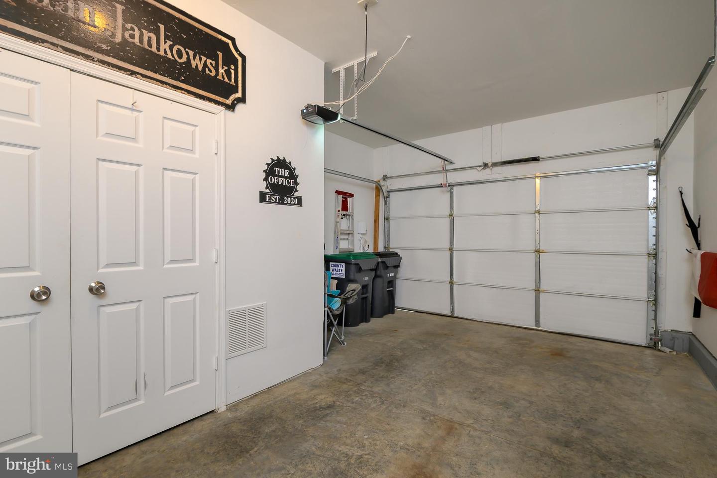 112 LONG POINT DR, FREDERICKSBURG, Virginia 22406, 2 Bedrooms Bedrooms, 10 Rooms Rooms,2 BathroomsBathrooms,Residential,For sale,112 LONG POINT DR,VAST2044020 MLS # VAST2044020