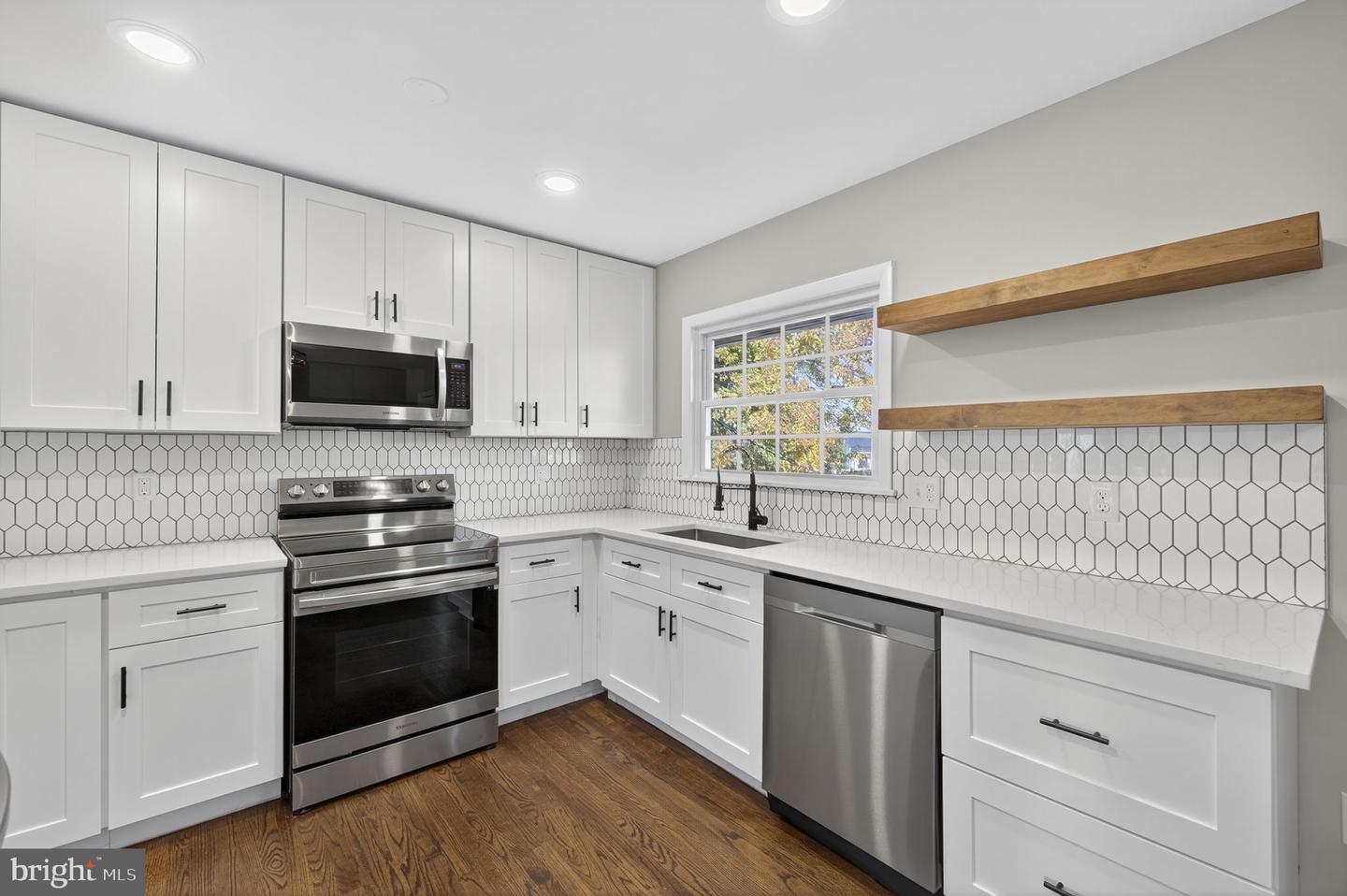 702 STONEWALL AVE, MIDDLEBURG, Virginia 20117, 4 Bedrooms Bedrooms, ,2 BathroomsBathrooms,Residential,For sale,702 STONEWALL AVE,VALO2110642 MLS # VALO2110642