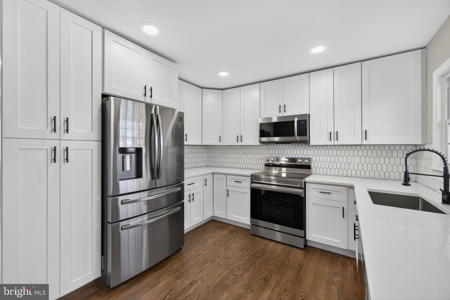 702 STONEWALL AVE, MIDDLEBURG, Virginia 20117, 4 Bedrooms Bedrooms, ,2 BathroomsBathrooms,Residential,For sale,702 STONEWALL AVE,VALO2110642 MLS # VALO2110642