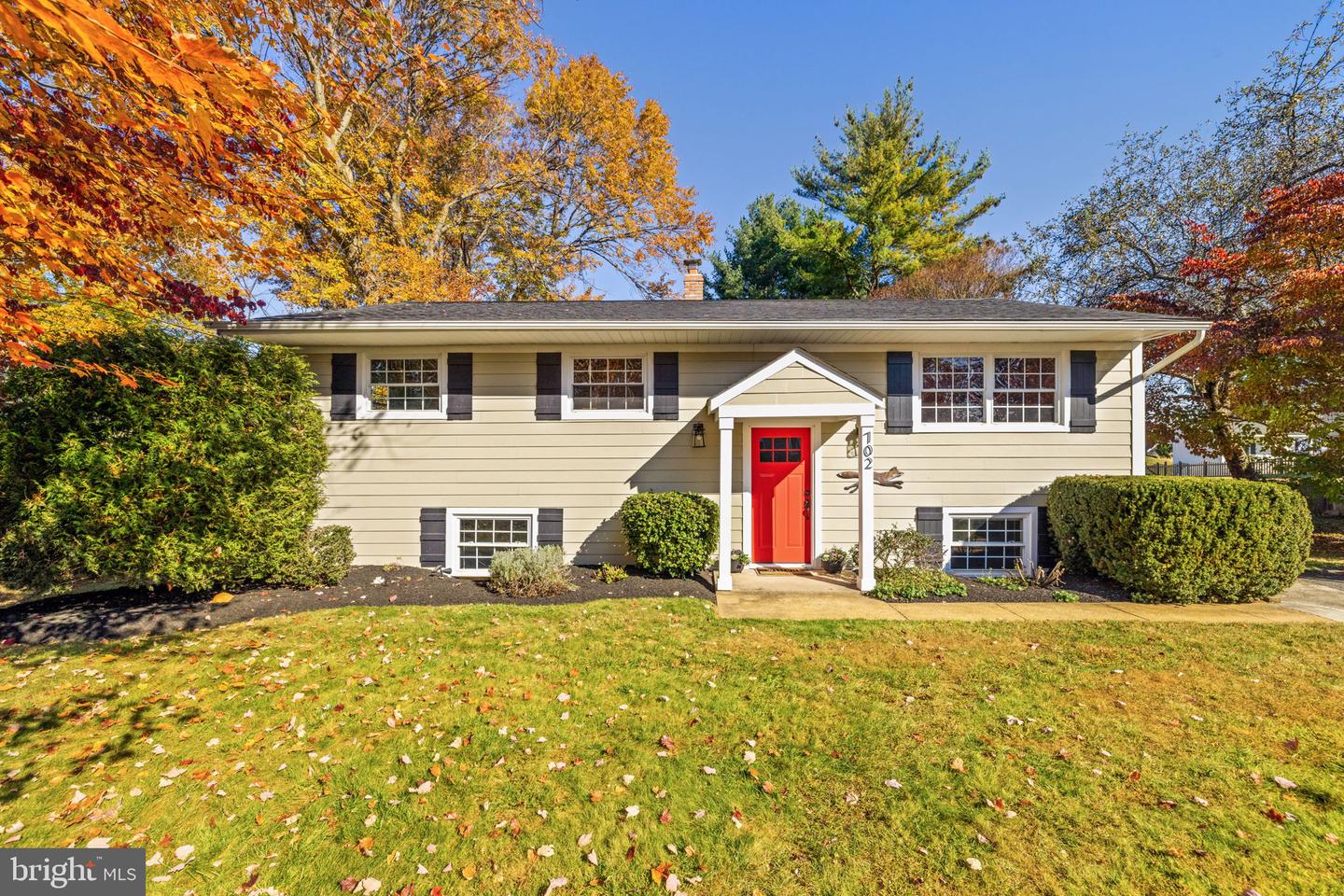 702 STONEWALL AVE, MIDDLEBURG, Virginia 20117, 4 Bedrooms Bedrooms, ,2 BathroomsBathrooms,Residential,For sale,702 STONEWALL AVE,VALO2110642 MLS # VALO2110642