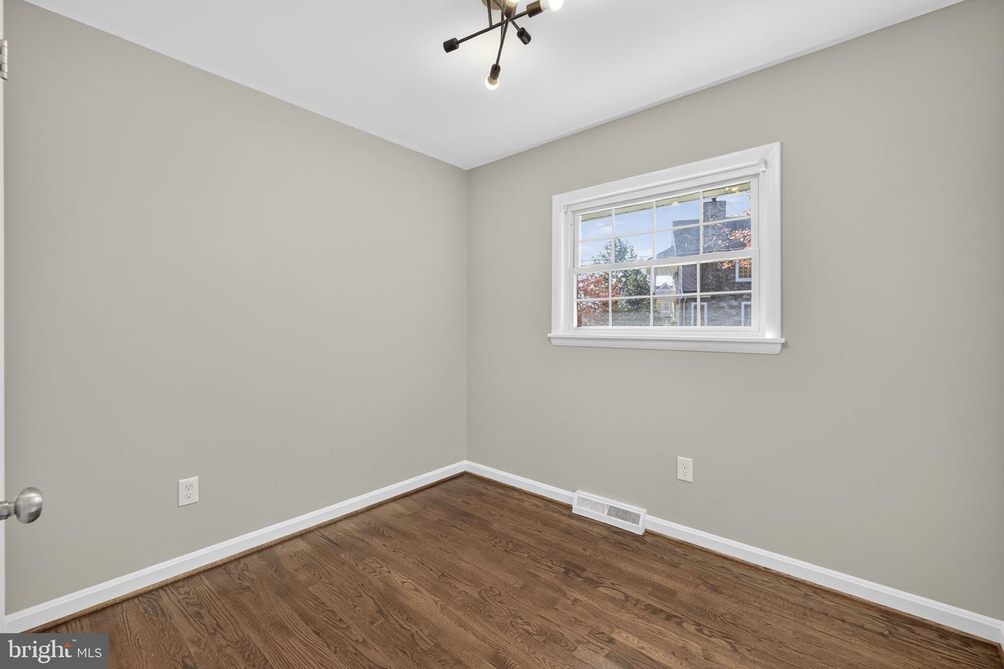 702 STONEWALL AVE, MIDDLEBURG, Virginia 20117, 4 Bedrooms Bedrooms, ,2 BathroomsBathrooms,Residential,For sale,702 STONEWALL AVE,VALO2110642 MLS # VALO2110642