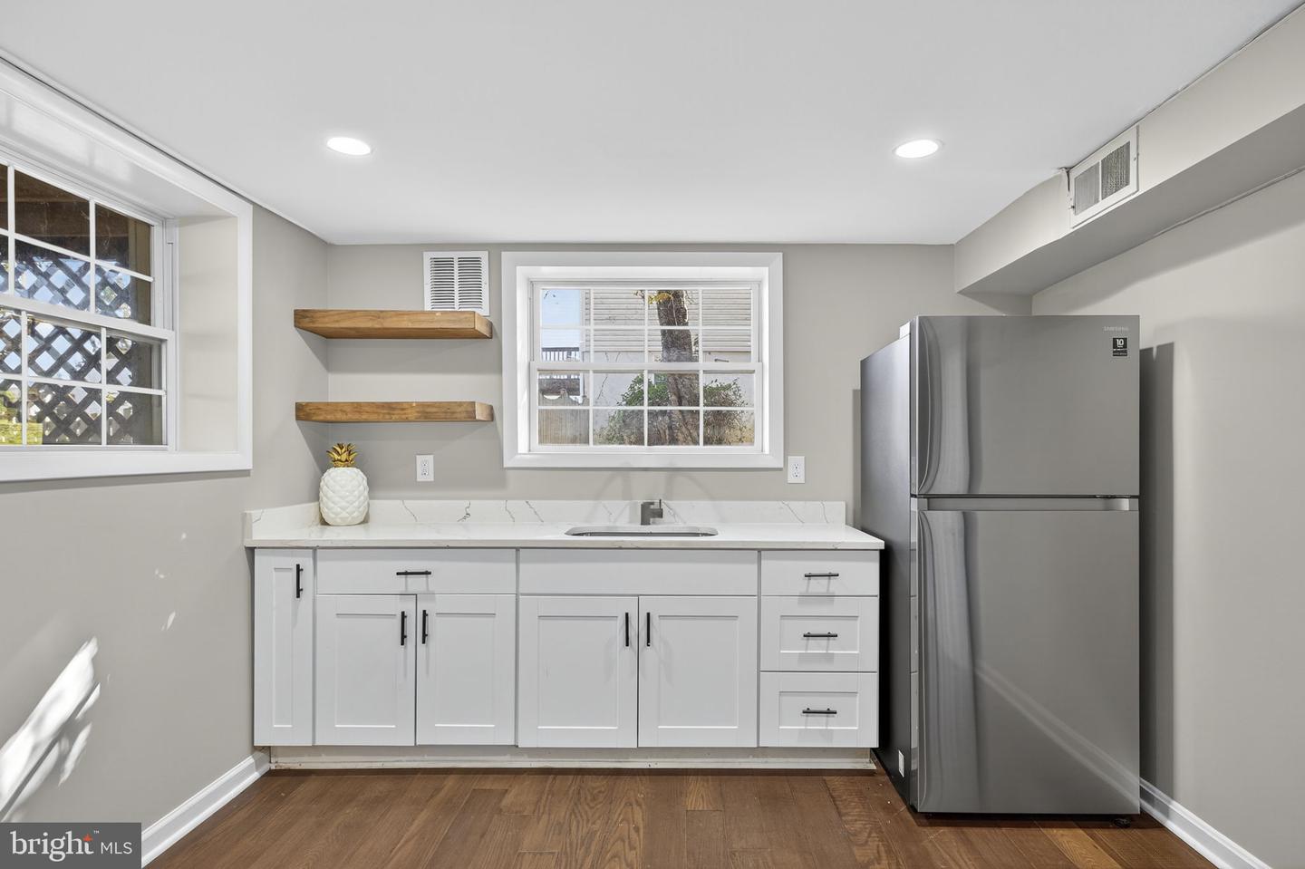 702 STONEWALL AVE, MIDDLEBURG, Virginia 20117, 4 Bedrooms Bedrooms, ,2 BathroomsBathrooms,Residential,For sale,702 STONEWALL AVE,VALO2110642 MLS # VALO2110642