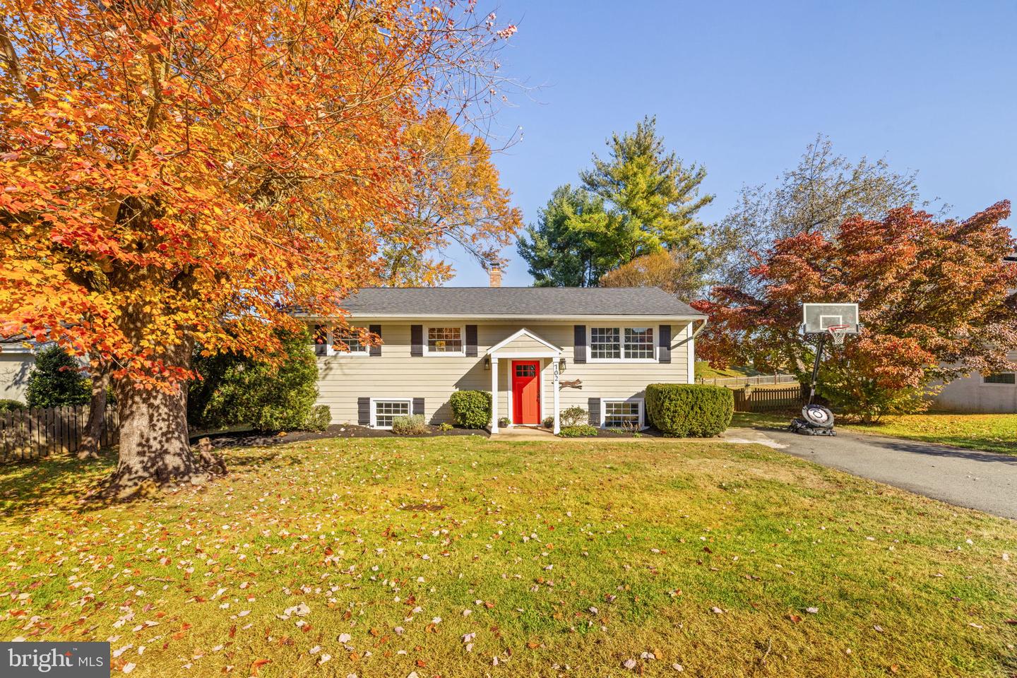 702 STONEWALL AVE, MIDDLEBURG, Virginia 20117, 4 Bedrooms Bedrooms, ,2 BathroomsBathrooms,Residential,For sale,702 STONEWALL AVE,VALO2110642 MLS # VALO2110642