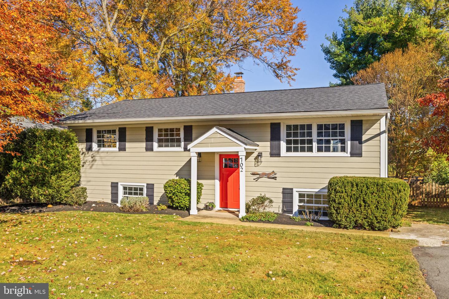 702 STONEWALL AVE, MIDDLEBURG, Virginia 20117, 4 Bedrooms Bedrooms, ,2 BathroomsBathrooms,Residential,For sale,702 STONEWALL AVE,VALO2110642 MLS # VALO2110642