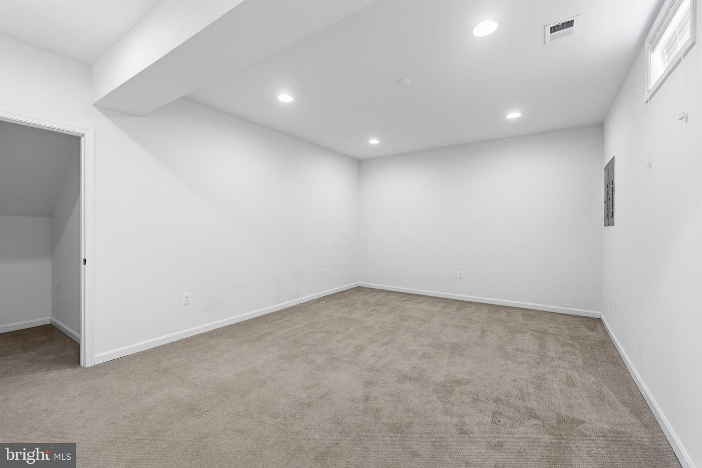 14612 BRIDLE CREEK RD, WOODBRIDGE, Virginia 22193, 6 Bedrooms Bedrooms, ,4 BathroomsBathrooms,Residential,For sale,14612 BRIDLE CREEK RD,VAPW2107610 MLS # VAPW2107610