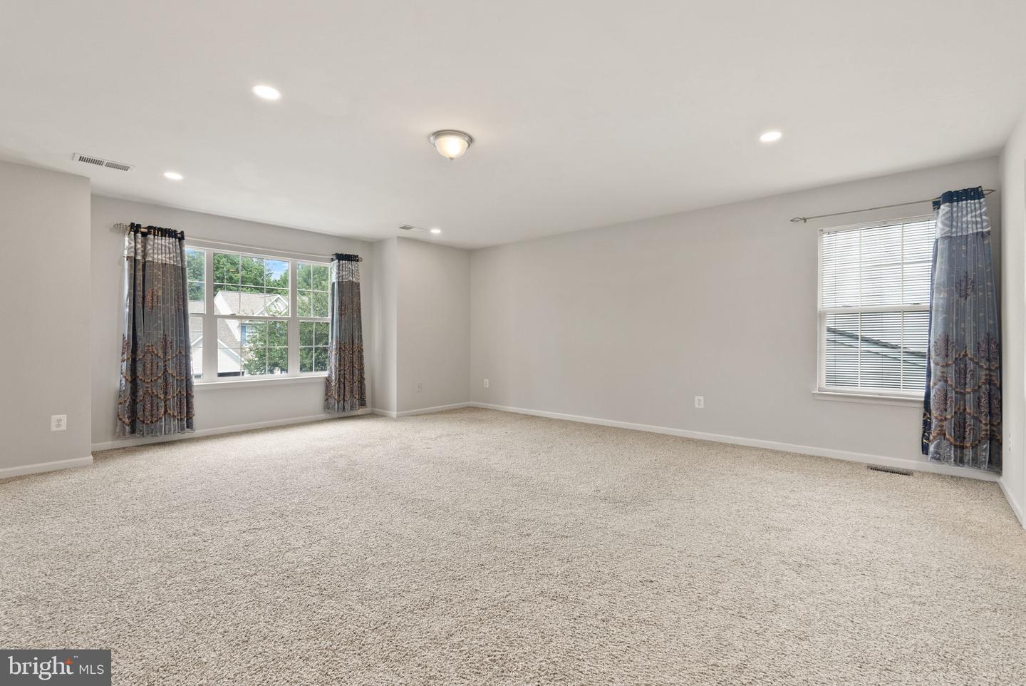 15725 MARBURY HEIGHTS WAY, DUMFRIES, Virginia 22025, 5 Bedrooms Bedrooms, ,3 BathroomsBathrooms,Residential,For sale,15725 MARBURY HEIGHTS WAY,VAPW2107612 MLS # VAPW2107612