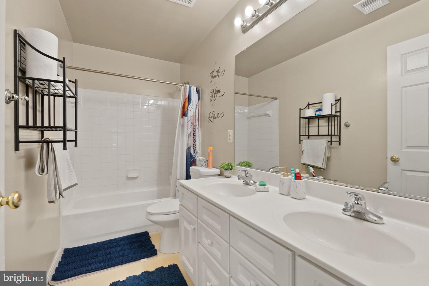 15725 MARBURY HEIGHTS WAY, DUMFRIES, Virginia 22025, 5 Bedrooms Bedrooms, ,3 BathroomsBathrooms,Residential,For sale,15725 MARBURY HEIGHTS WAY,VAPW2107612 MLS # VAPW2107612