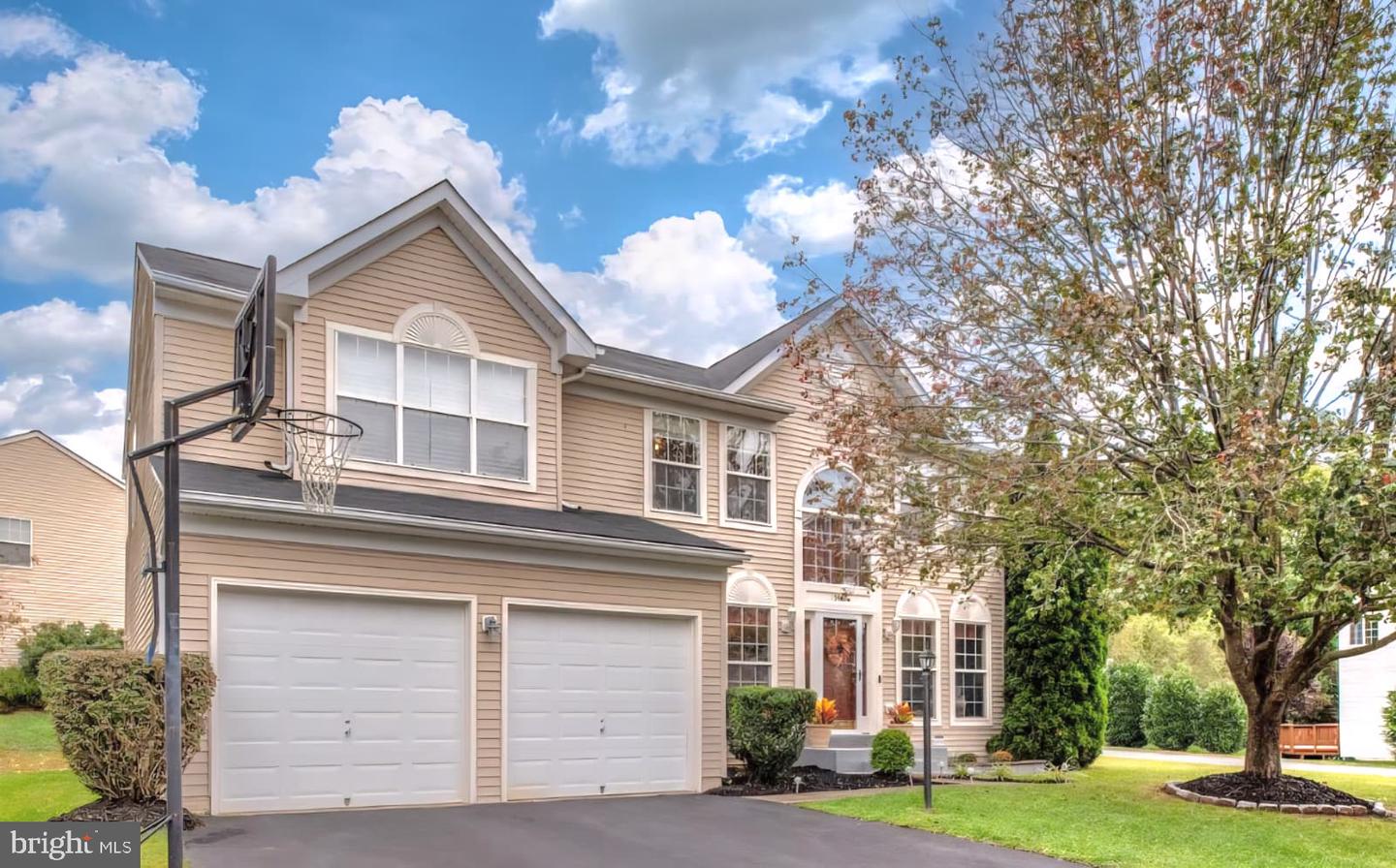 15725 MARBURY HEIGHTS WAY, DUMFRIES, Virginia 22025, 5 Bedrooms Bedrooms, ,3 BathroomsBathrooms,Residential,For sale,15725 MARBURY HEIGHTS WAY,VAPW2107612 MLS # VAPW2107612