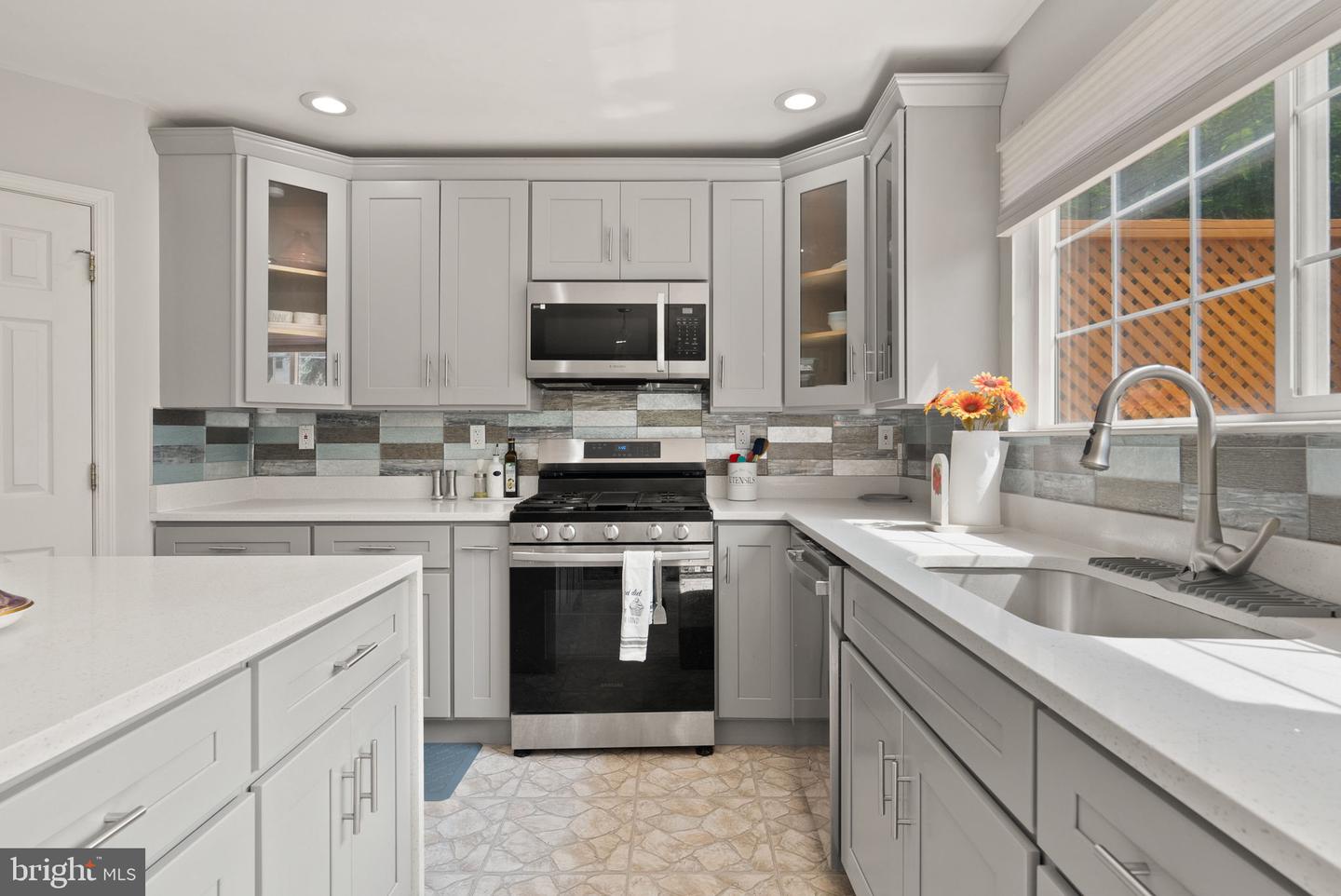 15725 MARBURY HEIGHTS WAY, DUMFRIES, Virginia 22025, 5 Bedrooms Bedrooms, ,3 BathroomsBathrooms,Residential,For sale,15725 MARBURY HEIGHTS WAY,VAPW2107612 MLS # VAPW2107612