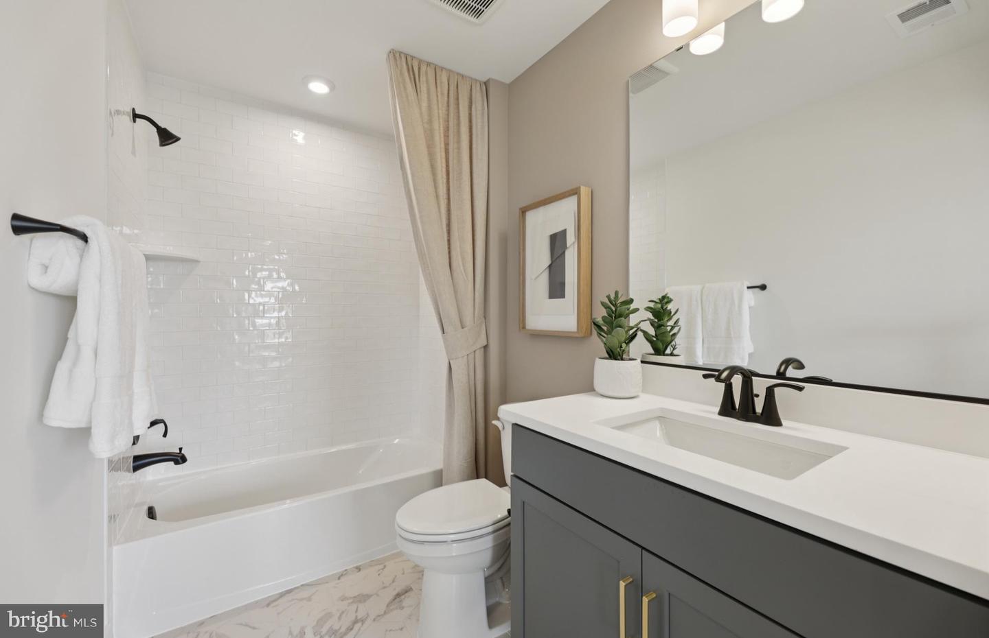 6098 AZURITE WAY, HAYMARKET, Virginia 20169, 3 Bedrooms Bedrooms, ,3 BathroomsBathrooms,Residential,For sale,6098 AZURITE WAY,VAPW2107616 MLS # VAPW2107616