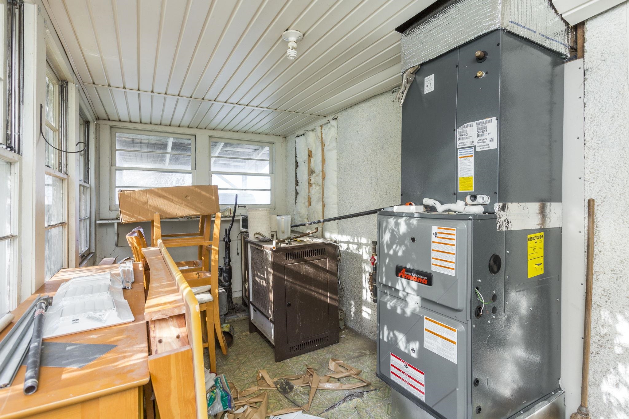 165 W RAILROAD AVE, CRAIGSVILLE, Virginia 24430, 4 Bedrooms Bedrooms, ,1 BathroomBathrooms,Residential,165 W RAILROAD AVE,670955 MLS # 670955