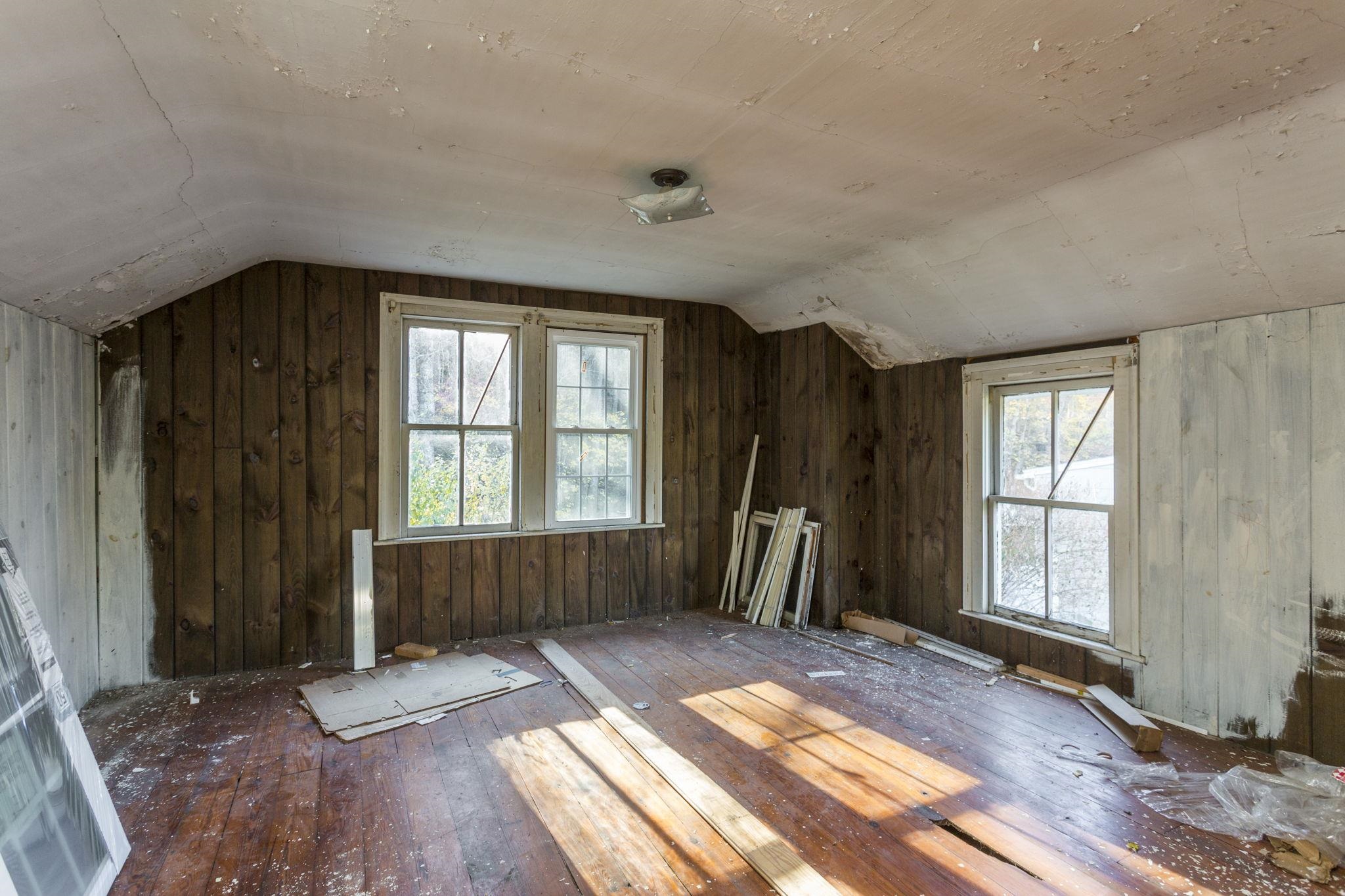 165 W RAILROAD AVE, CRAIGSVILLE, Virginia 24430, 4 Bedrooms Bedrooms, ,1 BathroomBathrooms,Residential,165 W RAILROAD AVE,670955 MLS # 670955