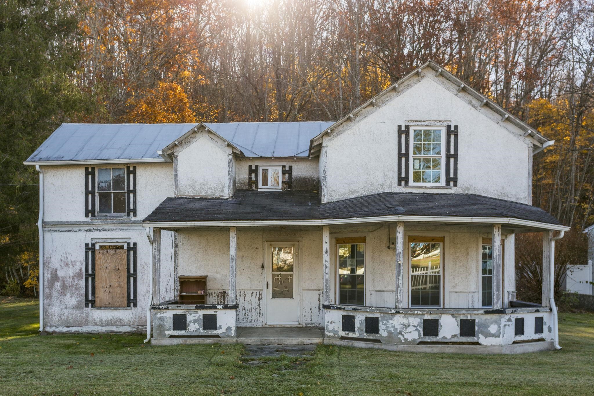 165 W RAILROAD AVE, CRAIGSVILLE, Virginia 24430, 4 Bedrooms Bedrooms, ,1 BathroomBathrooms,Residential,165 W RAILROAD AVE,670955 MLS # 670955