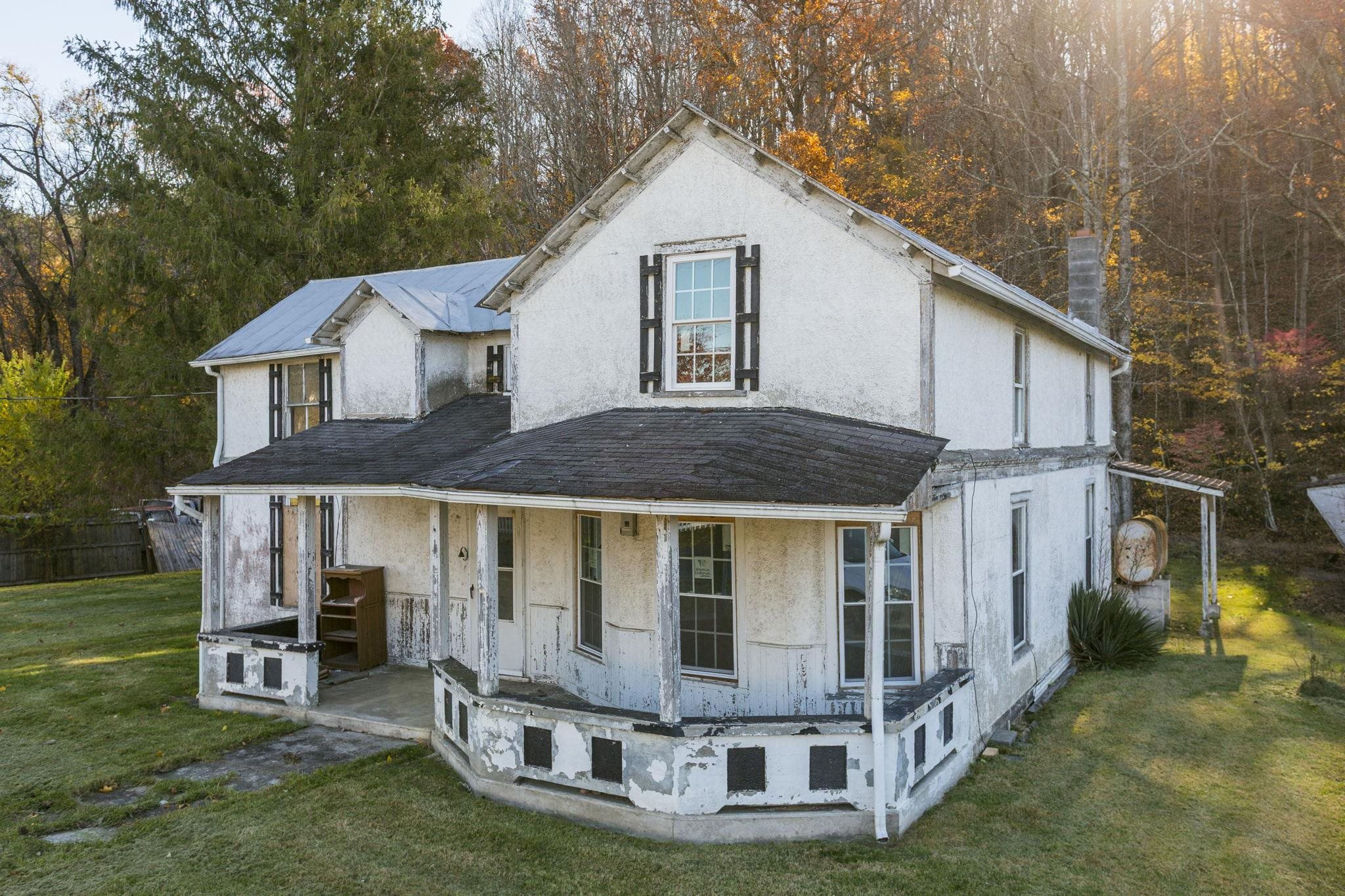 165 W RAILROAD AVE, CRAIGSVILLE, Virginia 24430, 4 Bedrooms Bedrooms, ,1 BathroomBathrooms,Residential,165 W RAILROAD AVE,670955 MLS # 670955